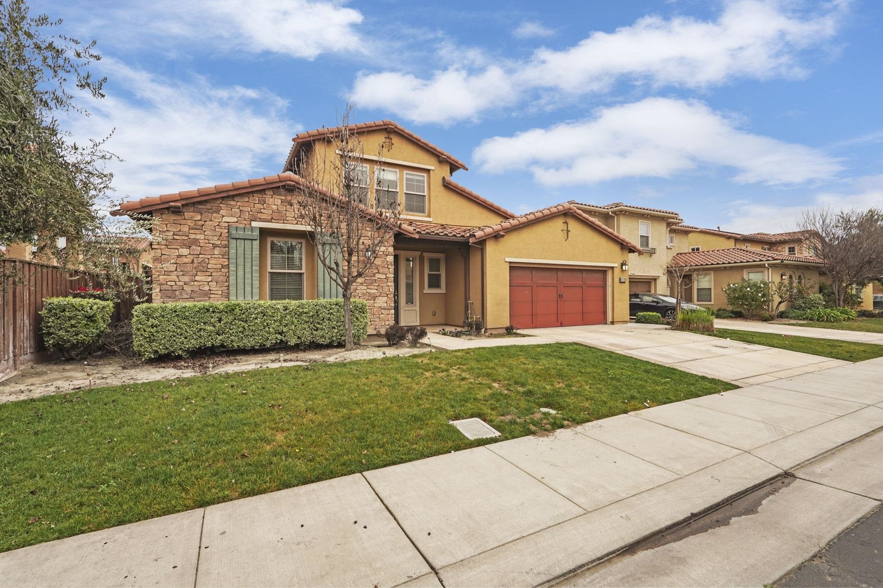 Detail Gallery Image 4 of 42 For 1140 Duomo Way, Manteca,  CA 95337 - 4 Beds | 3/1 Baths