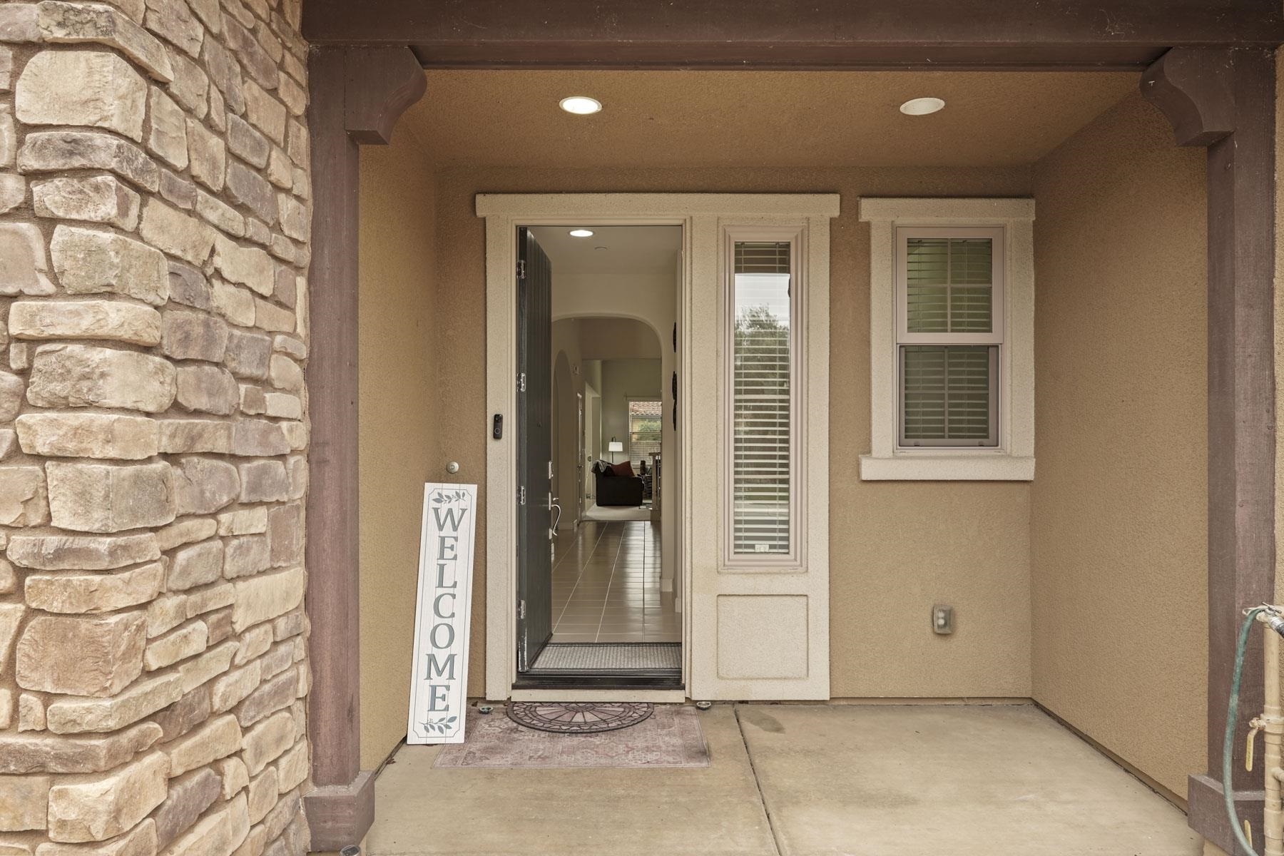 Detail Gallery Image 6 of 42 For 1140 Duomo Way, Manteca,  CA 95337 - 4 Beds | 3/1 Baths