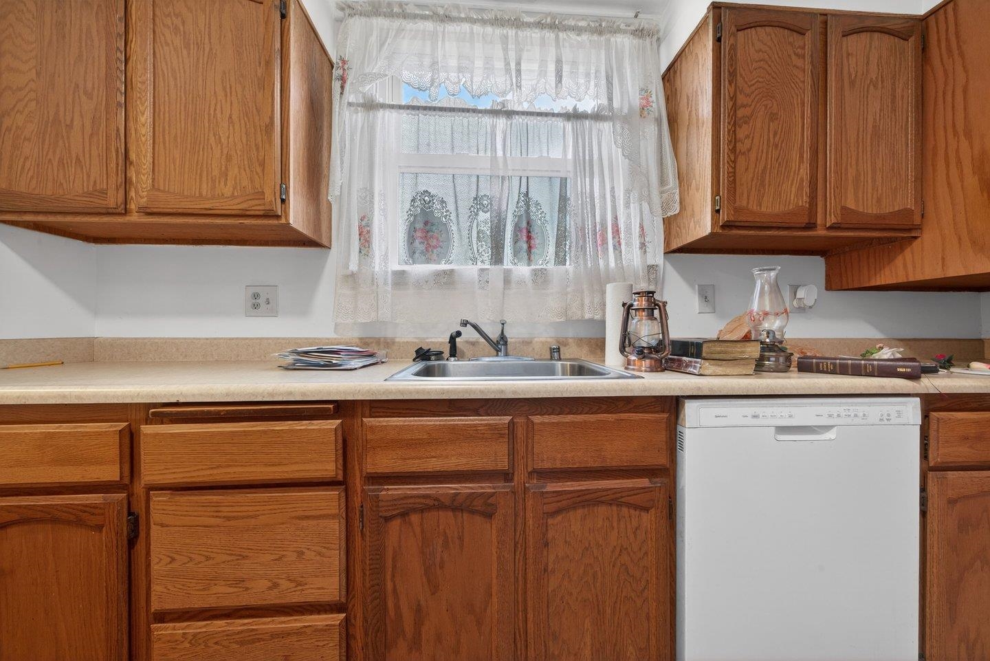 Detail Gallery Image 14 of 23 For 3400 Mirasol Ave, Oakland,  CA 94605 - 3 Beds | 2 Baths