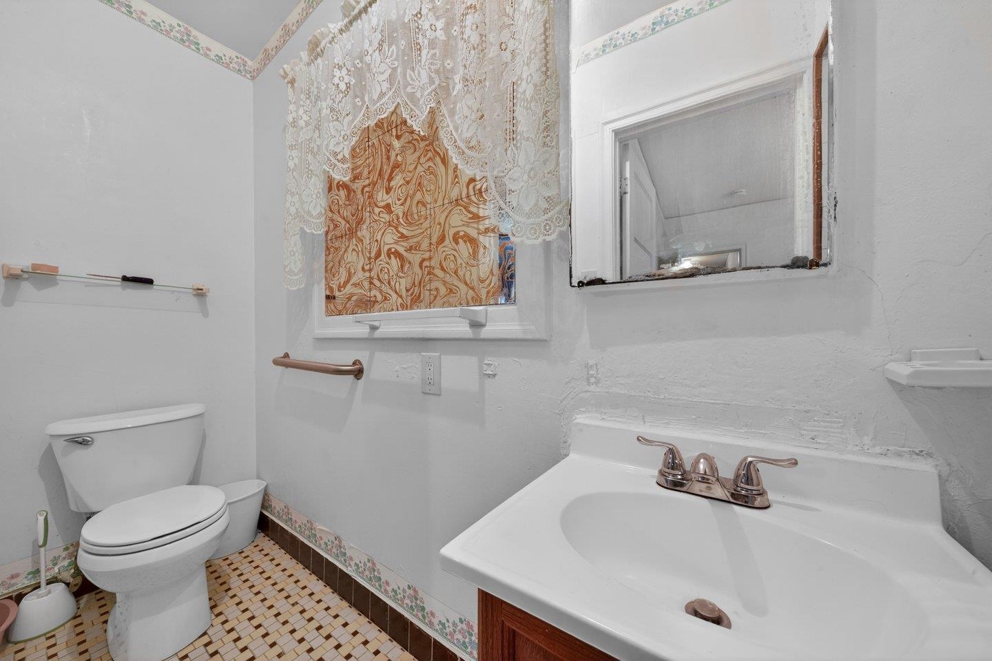 Detail Gallery Image 20 of 23 For 3400 Mirasol Ave, Oakland,  CA 94605 - 3 Beds | 2 Baths