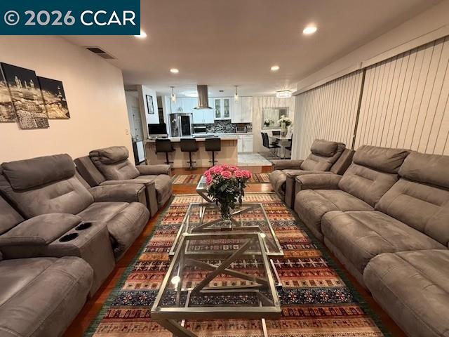 Photo #2: 41124137 Listing: Photo #2