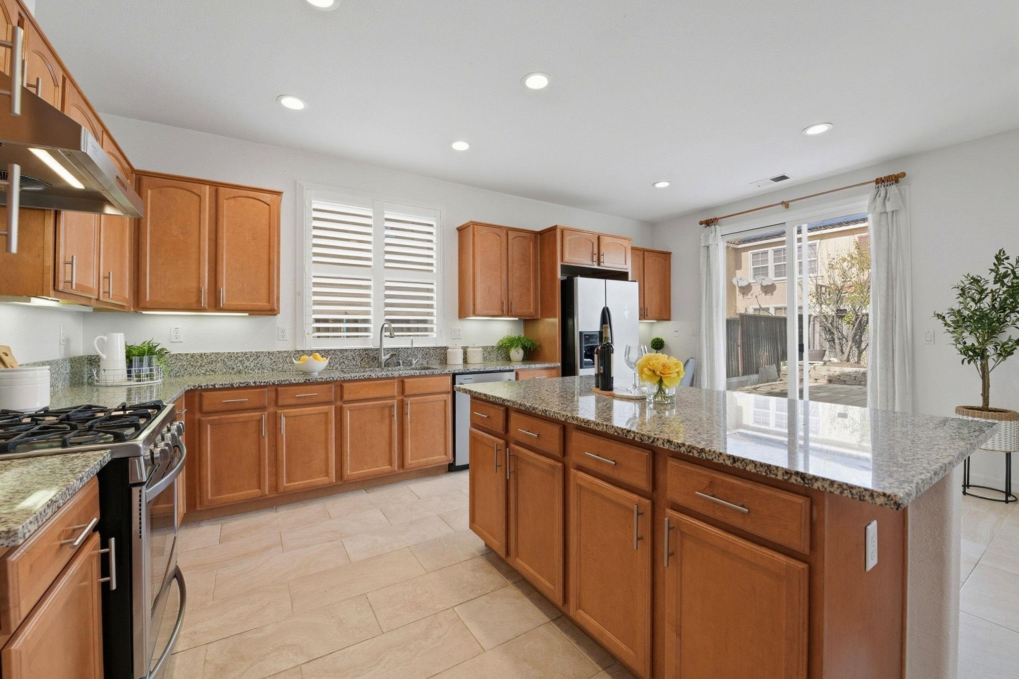 Detail Gallery Image 11 of 60 For 2883 Seadrift, Hayward,  CA 94545 - 5 Beds | 3 Baths