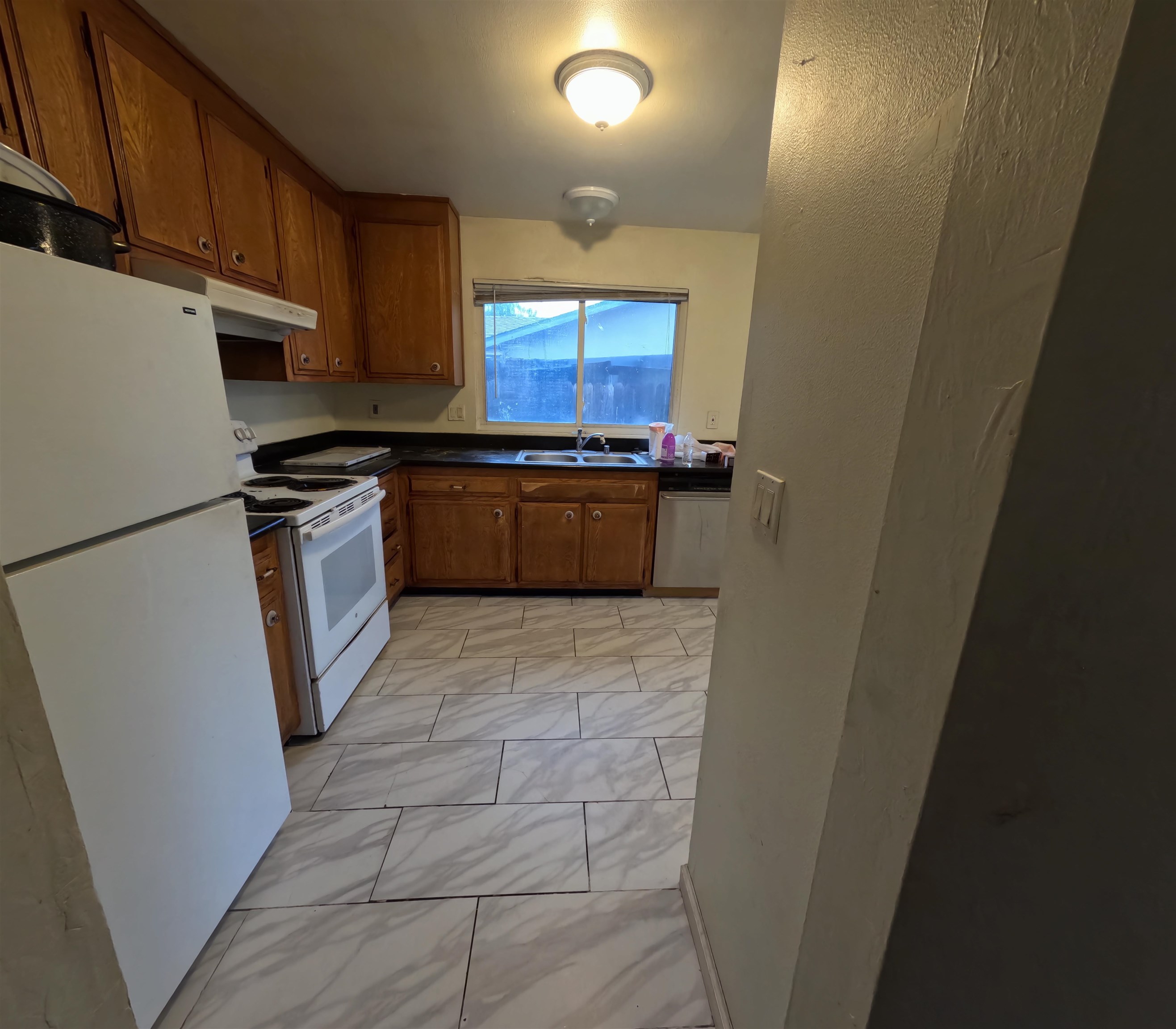 Detail Gallery Image 7 of 13 For 2121 Apricot Ct, Pittsburg,  CA 94565 - 3 Beds | 2 Baths