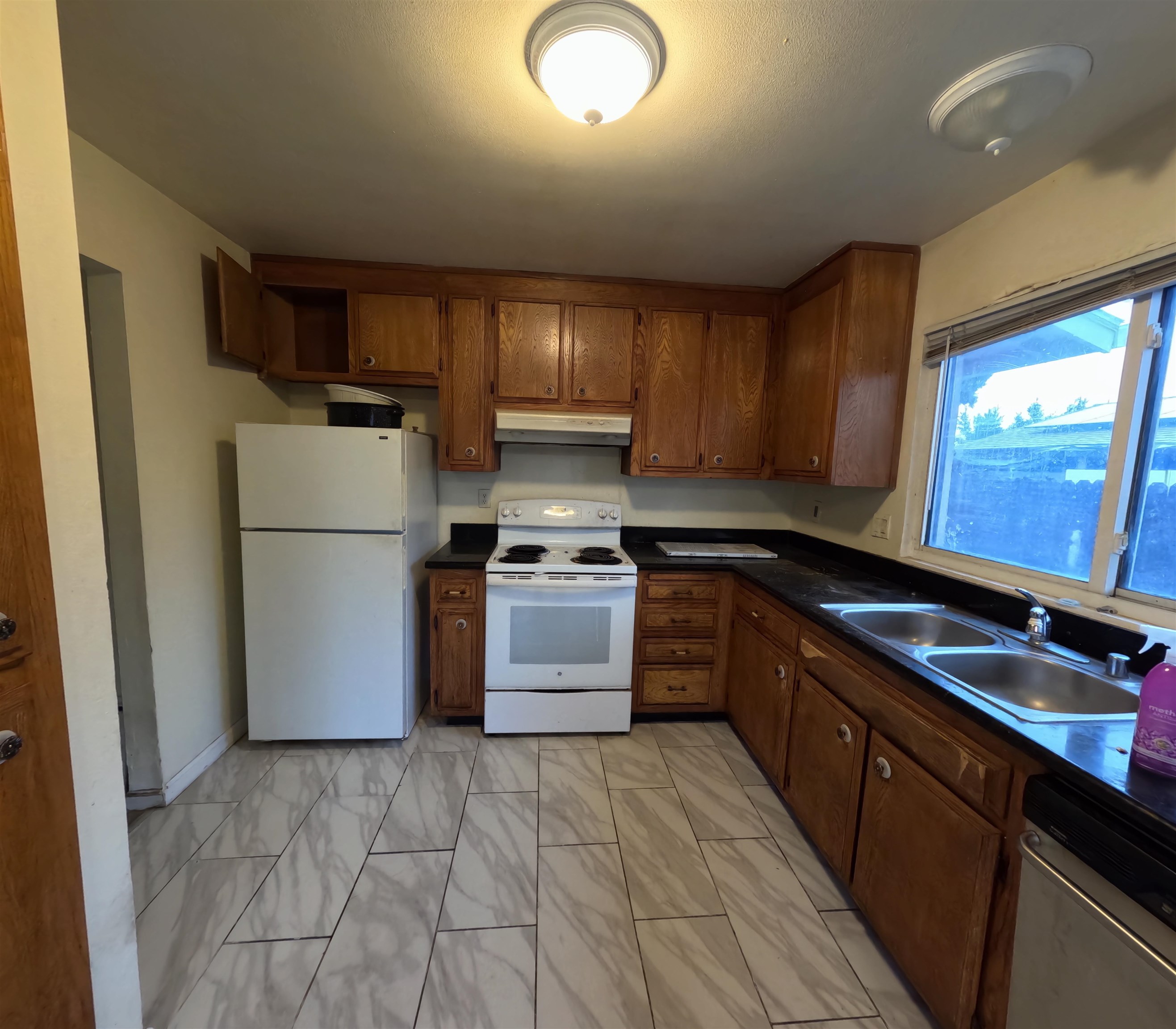 Detail Gallery Image 9 of 13 For 2121 Apricot Ct, Pittsburg,  CA 94565 - 3 Beds | 2 Baths