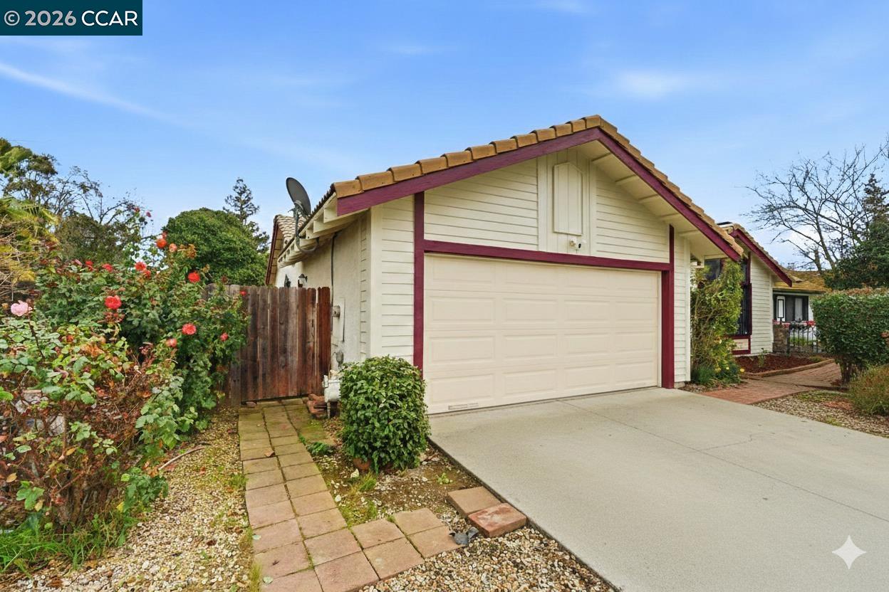 Detail Gallery Image 2 of 45 For 8314 New York Dr, Stockton,  CA 95210 - 2 Beds | 2 Baths