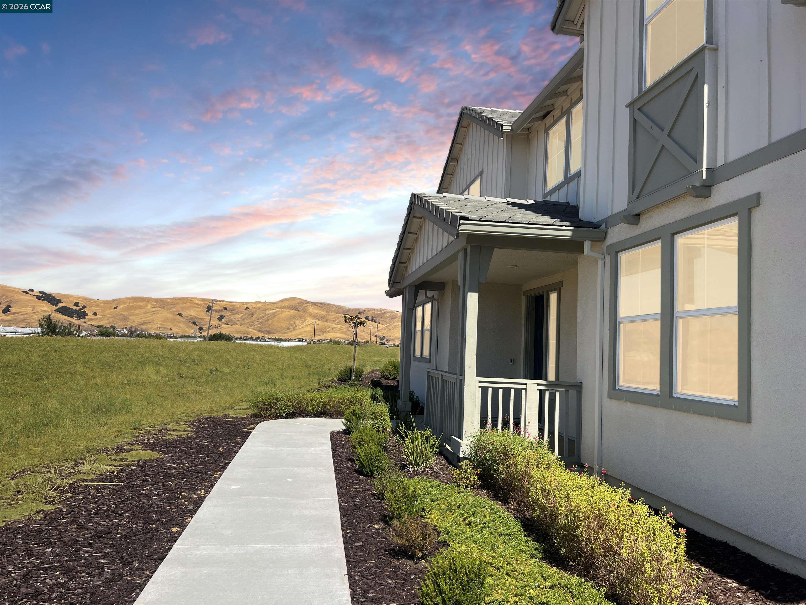 Detail Gallery Image 3 of 7 For 5305 Artisan Way, Fairfield,  CA 94533 - 4 Beds | 3/1 Baths