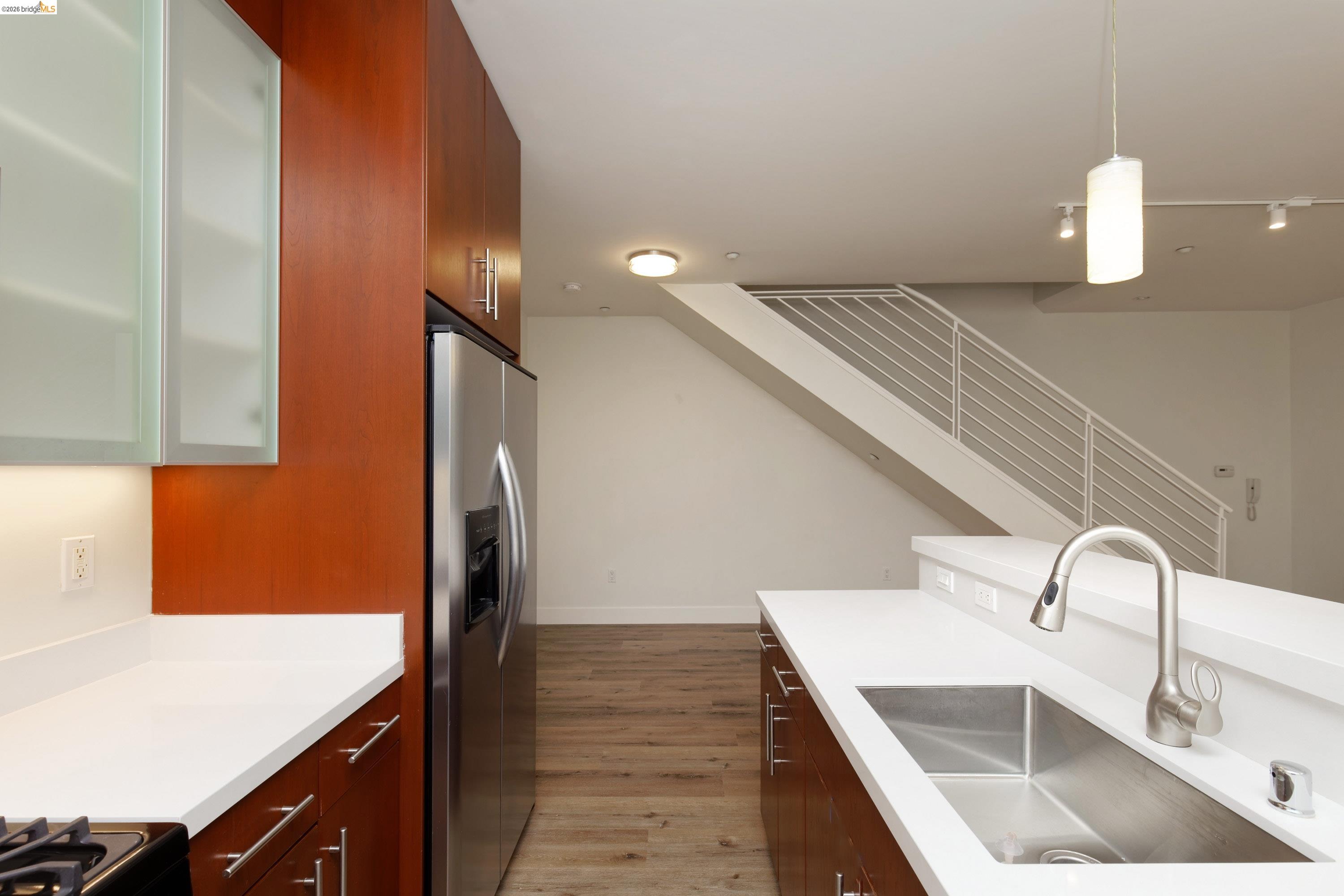 Detail Gallery Image 12 of 42 For 1565 32nd Street #4,  Oakland,  CA 94608 - 3 Beds | 3 Baths