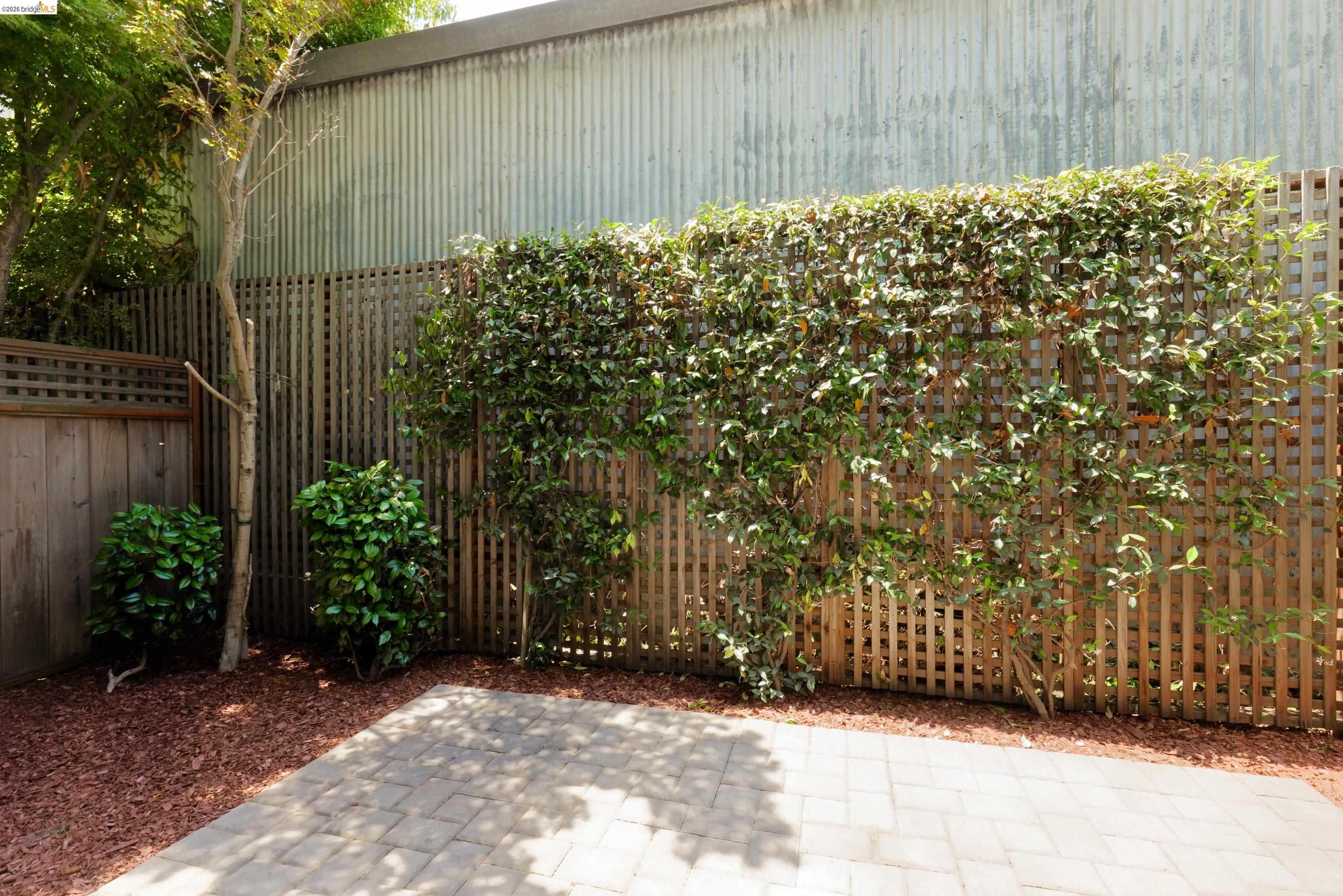 Detail Gallery Image 17 of 42 For 1565 32nd Street #4,  Oakland,  CA 94608 - 3 Beds | 3 Baths