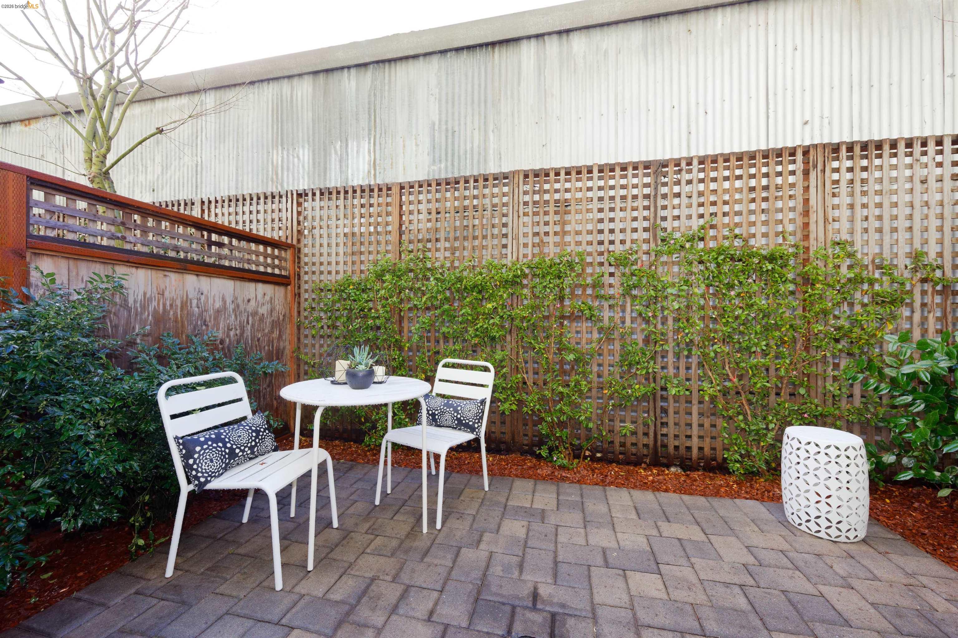 Detail Gallery Image 18 of 42 For 1565 32nd Street #4,  Oakland,  CA 94608 - 3 Beds | 3 Baths