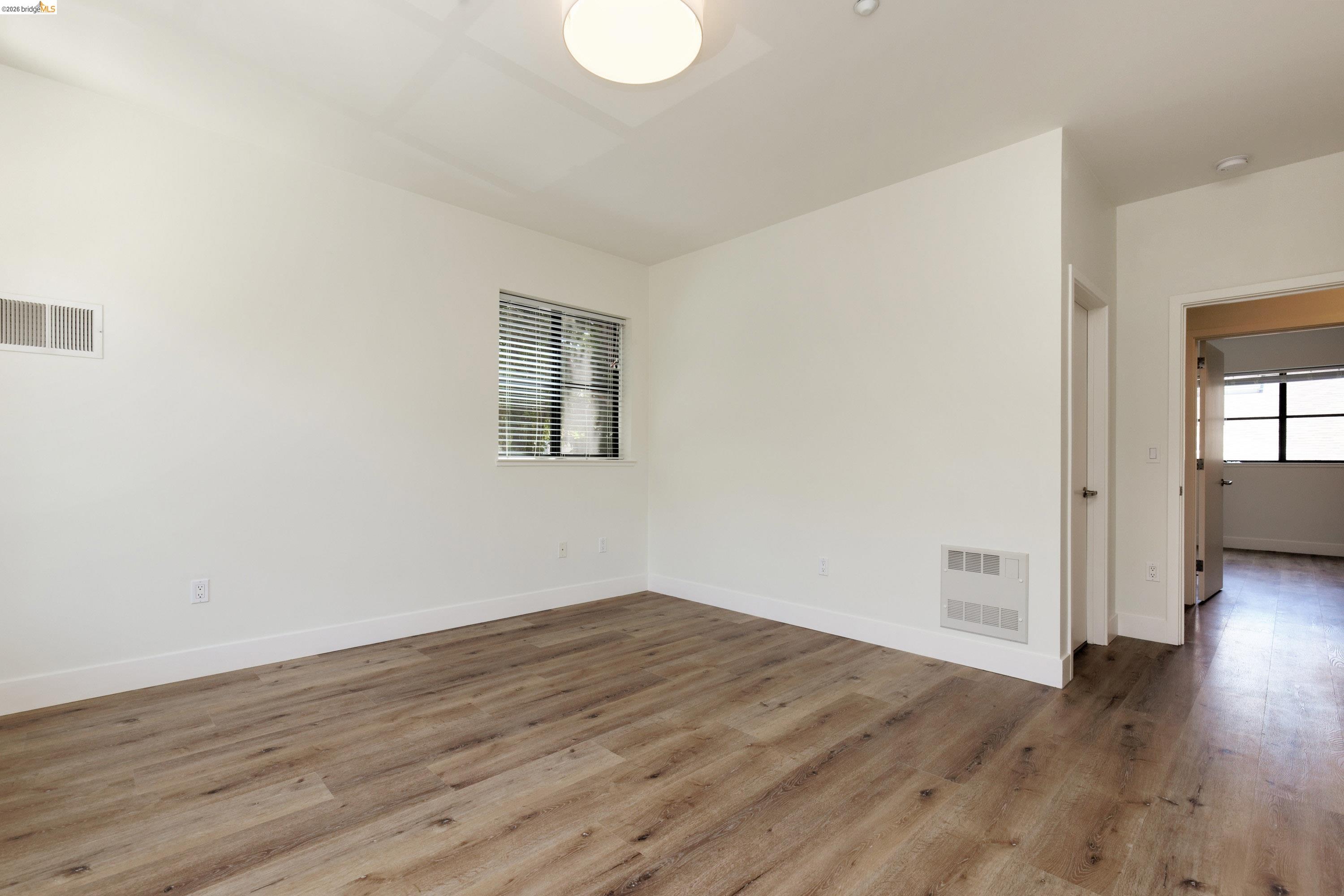 Detail Gallery Image 24 of 42 For 1565 32nd Street #4,  Oakland,  CA 94608 - 3 Beds | 3 Baths