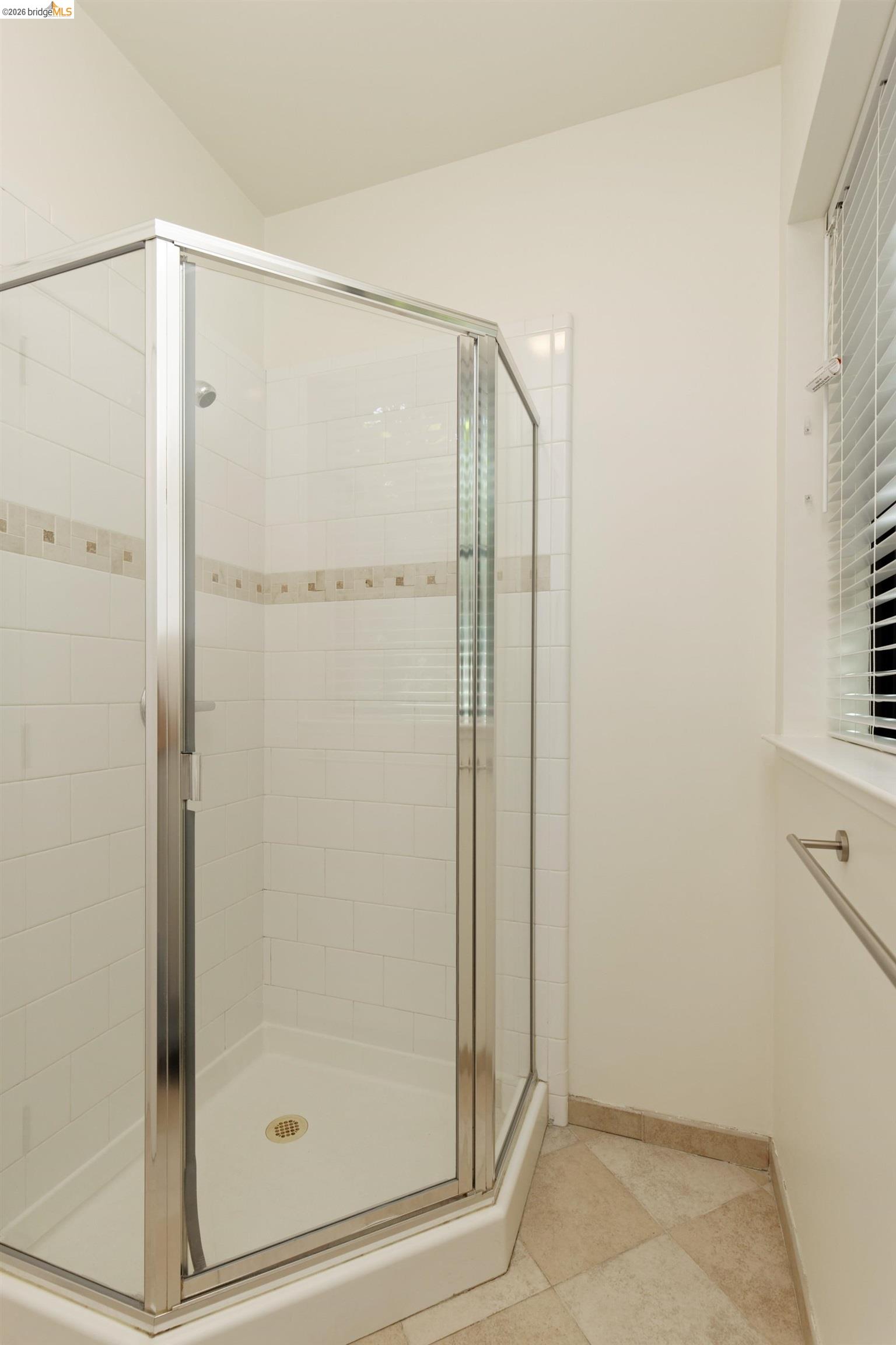 Detail Gallery Image 31 of 42 For 1565 32nd Street #4,  Oakland,  CA 94608 - 3 Beds | 3 Baths