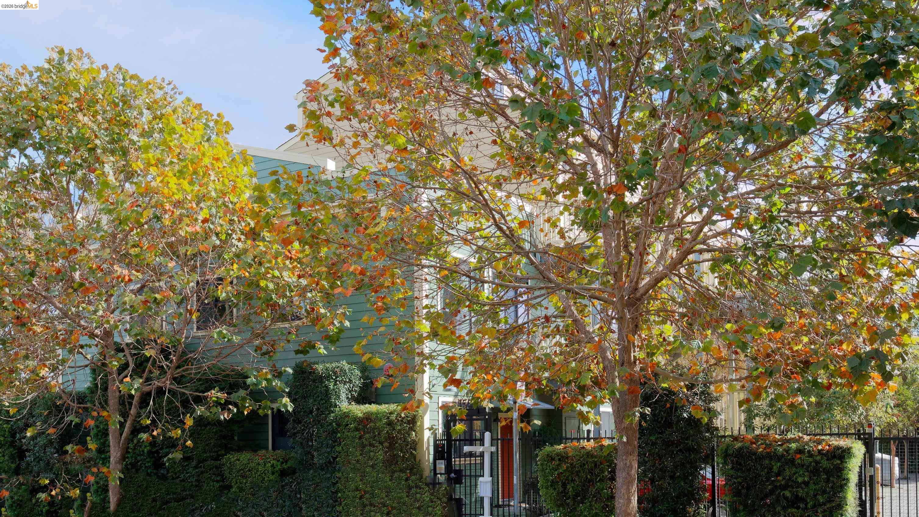 Detail Gallery Image 41 of 42 For 1565 32nd Street #4,  Oakland,  CA 94608 - 3 Beds | 3 Baths