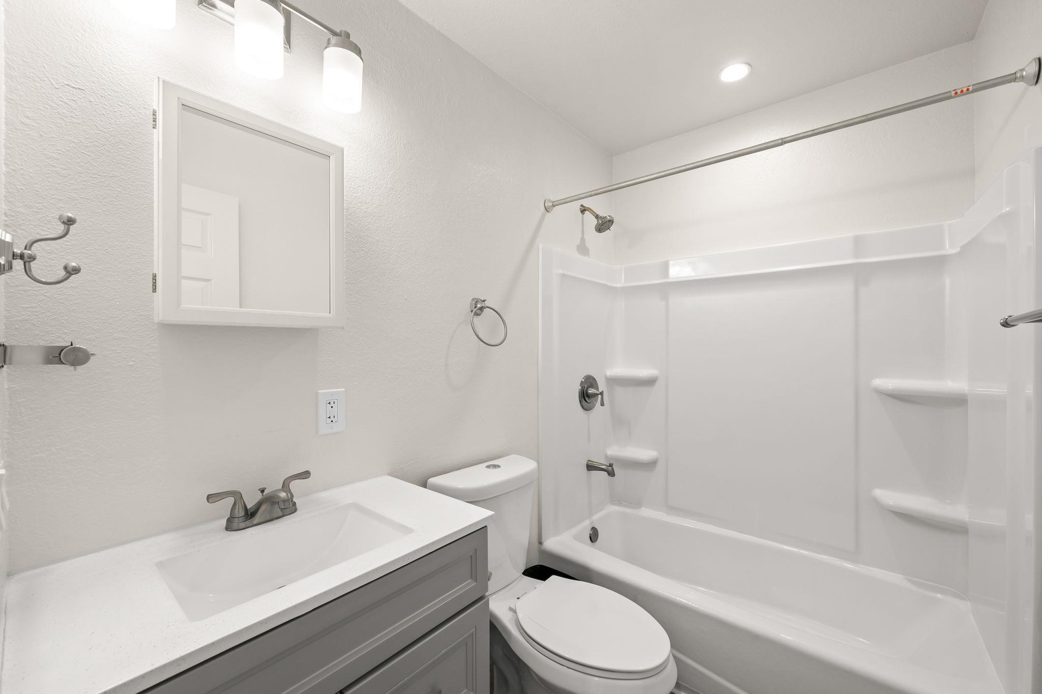 Detail Gallery Image 13 of 29 For 882 Coral Ridge Cir, Rodeo,  CA 94572 - 4 Beds | 2/1 Baths