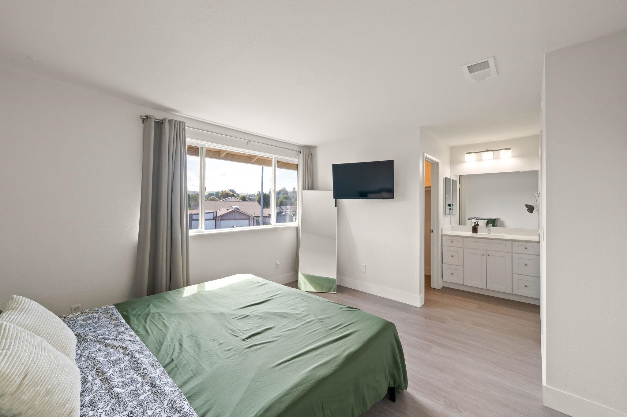 Detail Gallery Image 23 of 29 For 882 Coral Ridge Cir, Rodeo,  CA 94572 - 4 Beds | 2/1 Baths