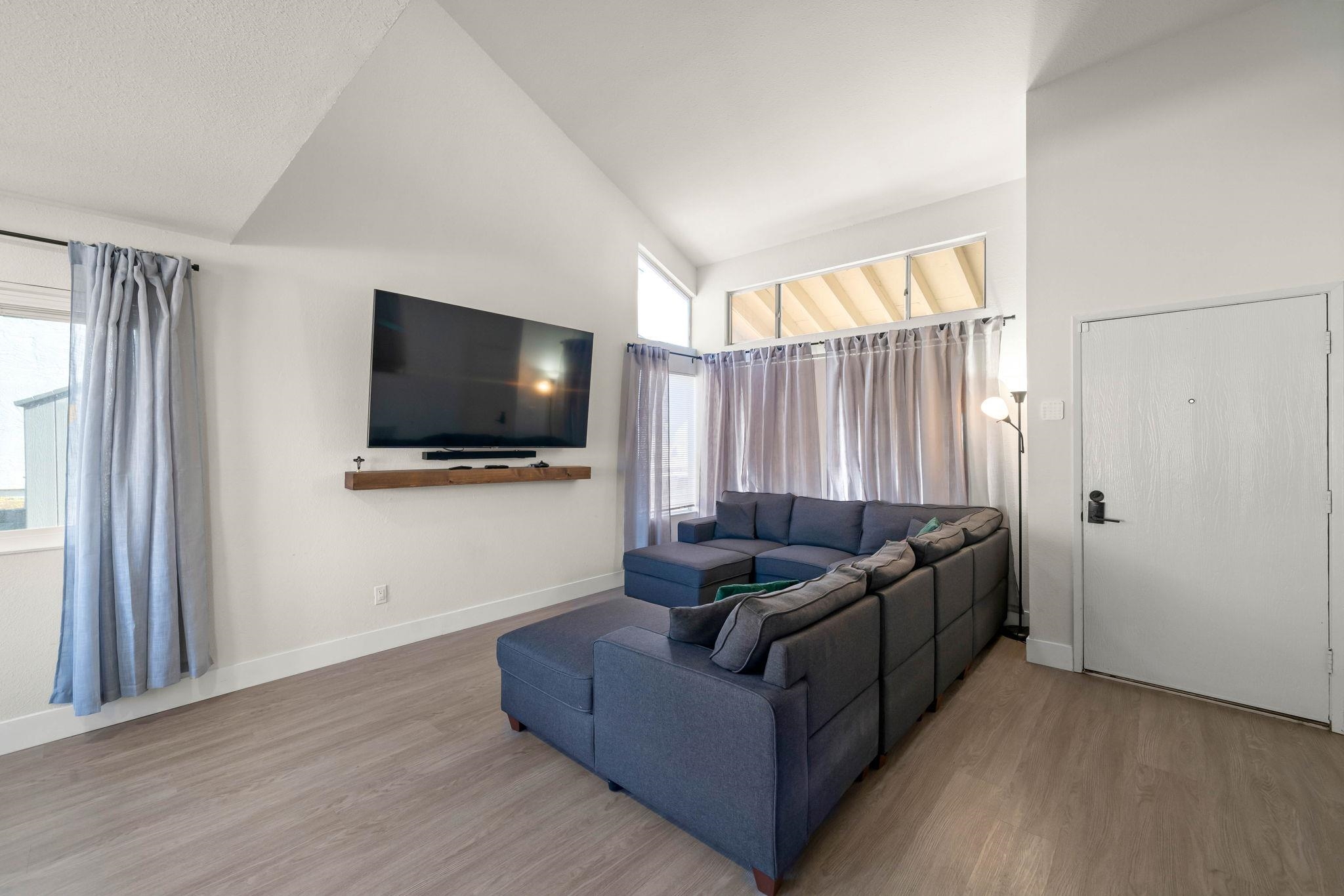 Detail Gallery Image 4 of 29 For 882 Coral Ridge Cir, Rodeo,  CA 94572 - 4 Beds | 2/1 Baths