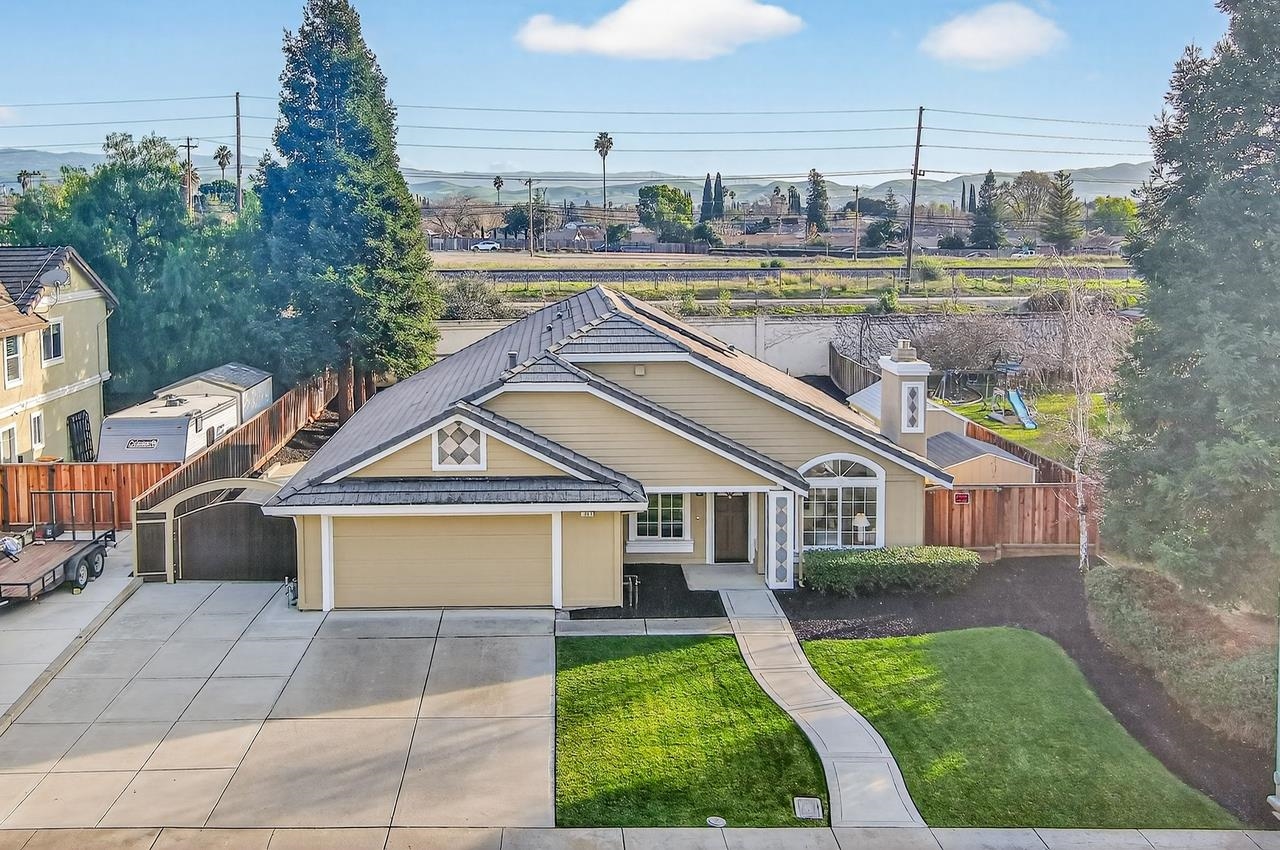 Detail Gallery Image 3 of 51 For 761 Cottonwood Ct, Livermore,  CA 94551 - 3 Beds | 2 Baths