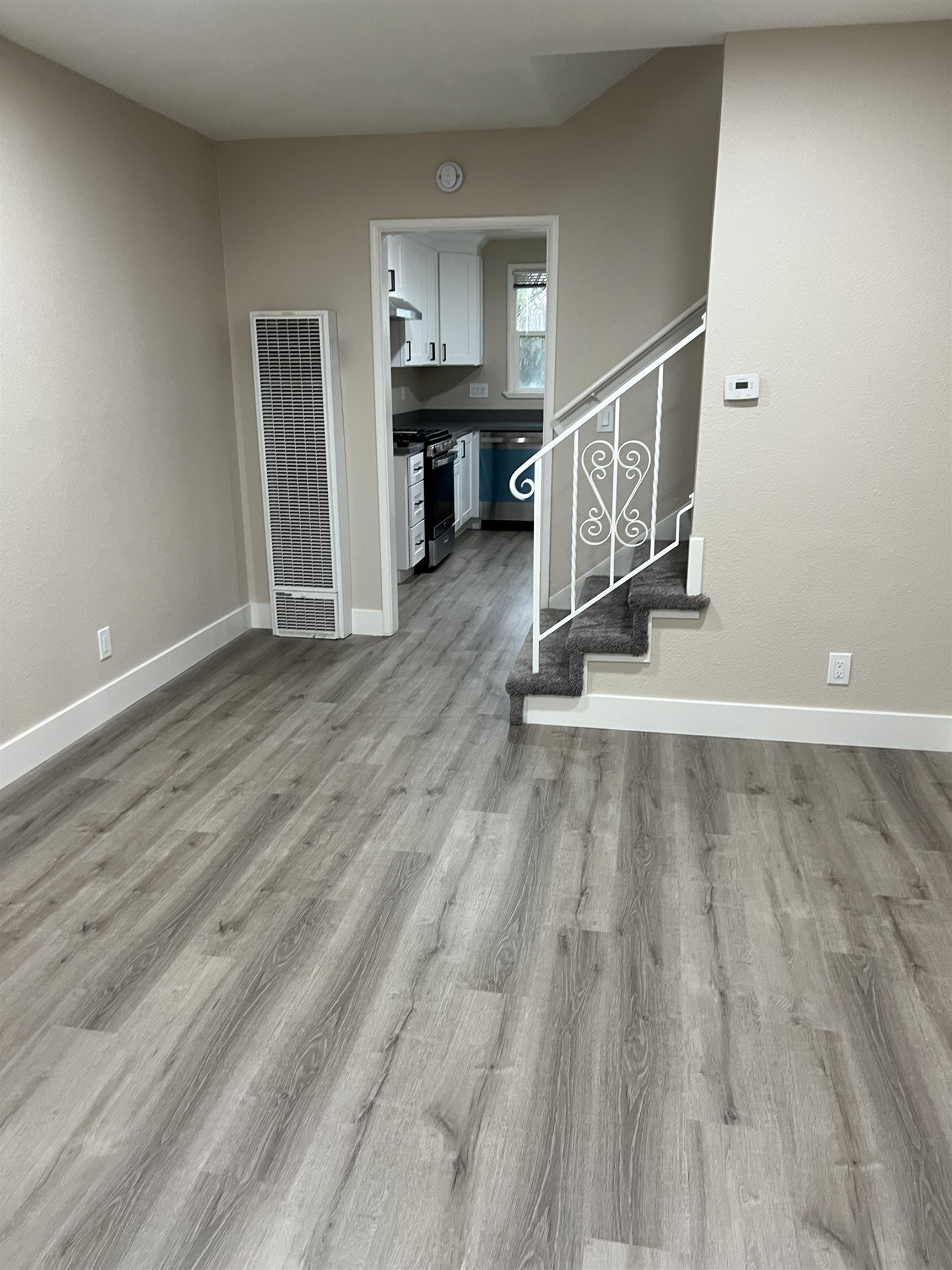 Detail Gallery Image 6 of 12 For 3954 Railroad Ave, Pittsburg,  CA 94565 - 2 Beds | 1/1 Baths