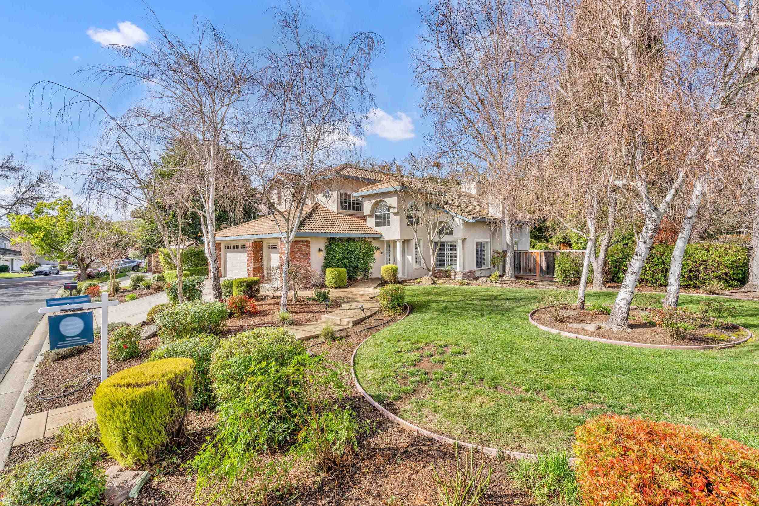 Detail Gallery Image 2 of 33 For 650 Sun Tree Ct, Danville,  CA 94506 - 4 Beds | 3 Baths