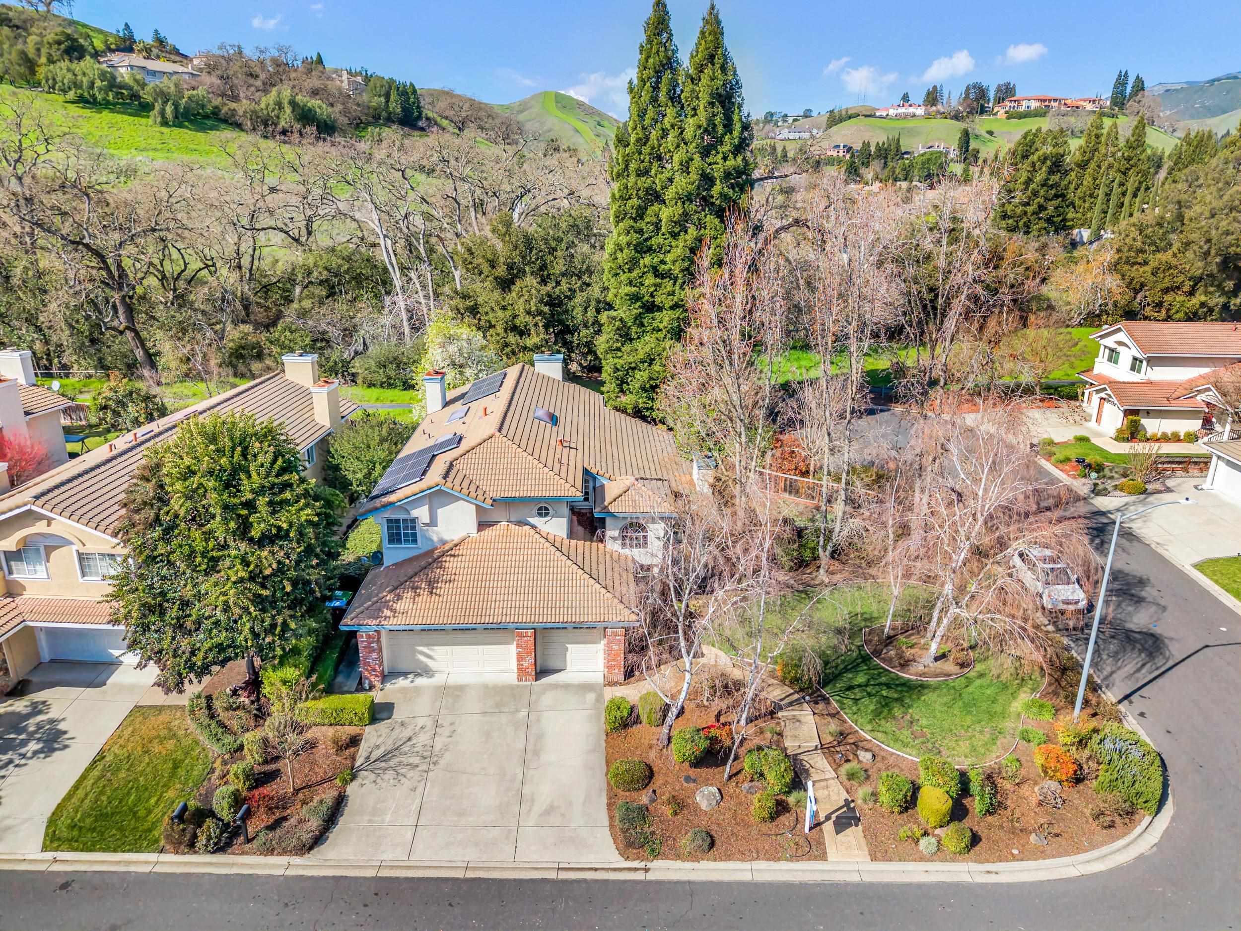 Detail Gallery Image 30 of 33 For 650 Sun Tree Ct, Danville,  CA 94506 - 4 Beds | 3 Baths