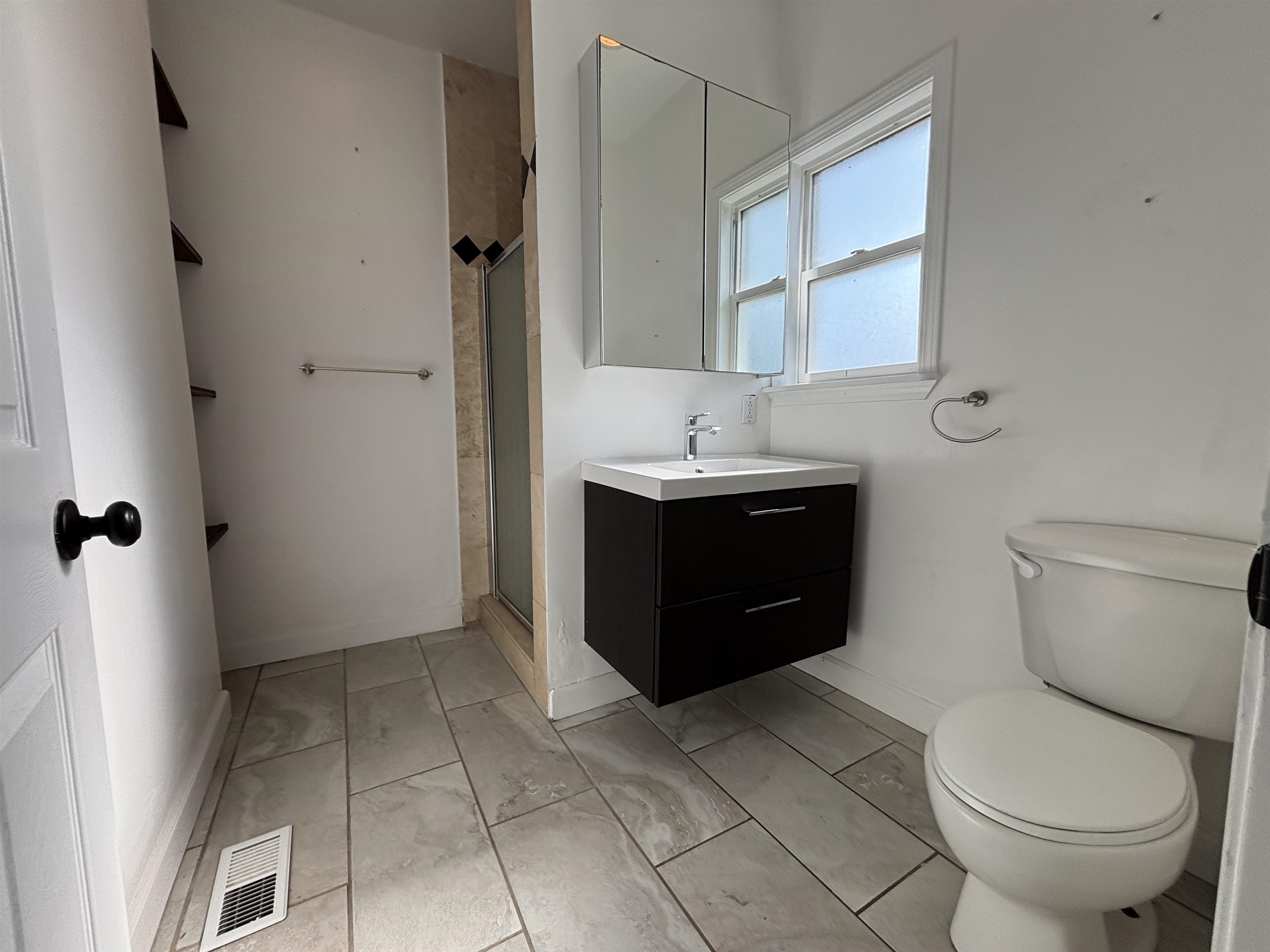 Detail Gallery Image 26 of 32 For 210 Chanslor Ave, Richmond,  CA 94801 - 4 Beds | 2 Baths
