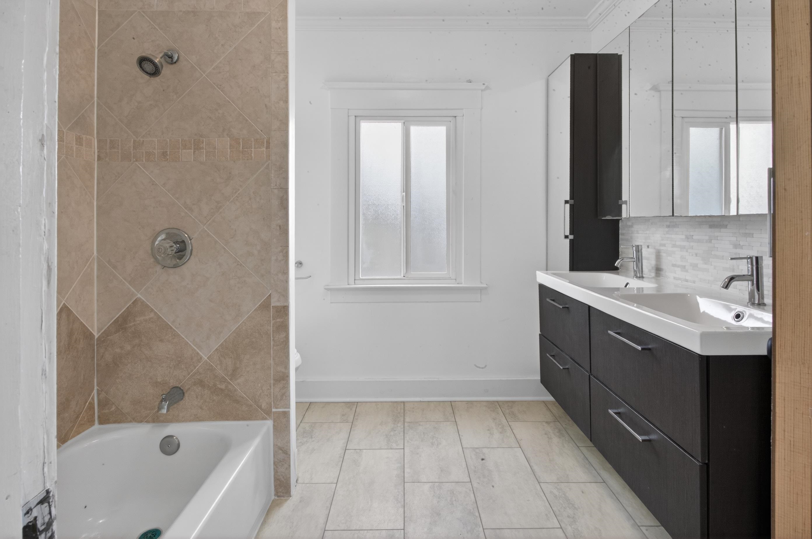 Detail Gallery Image 6 of 32 For 210 Chanslor Ave, Richmond,  CA 94801 - 4 Beds | 2 Baths