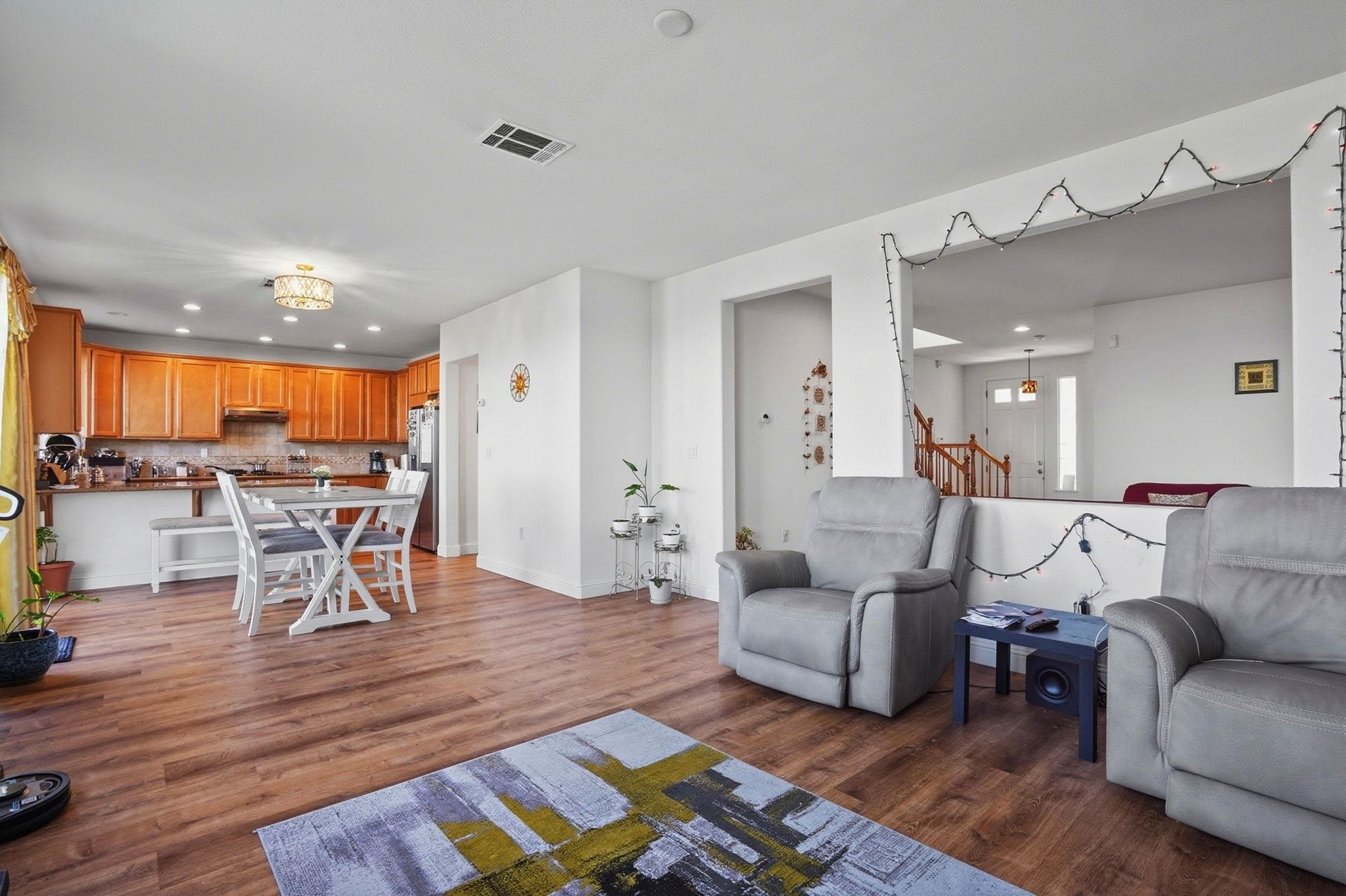 Detail Gallery Image 10 of 47 For 106 White Cap Cove, Hercules,  CA 94547 - 4 Beds | 3 Baths