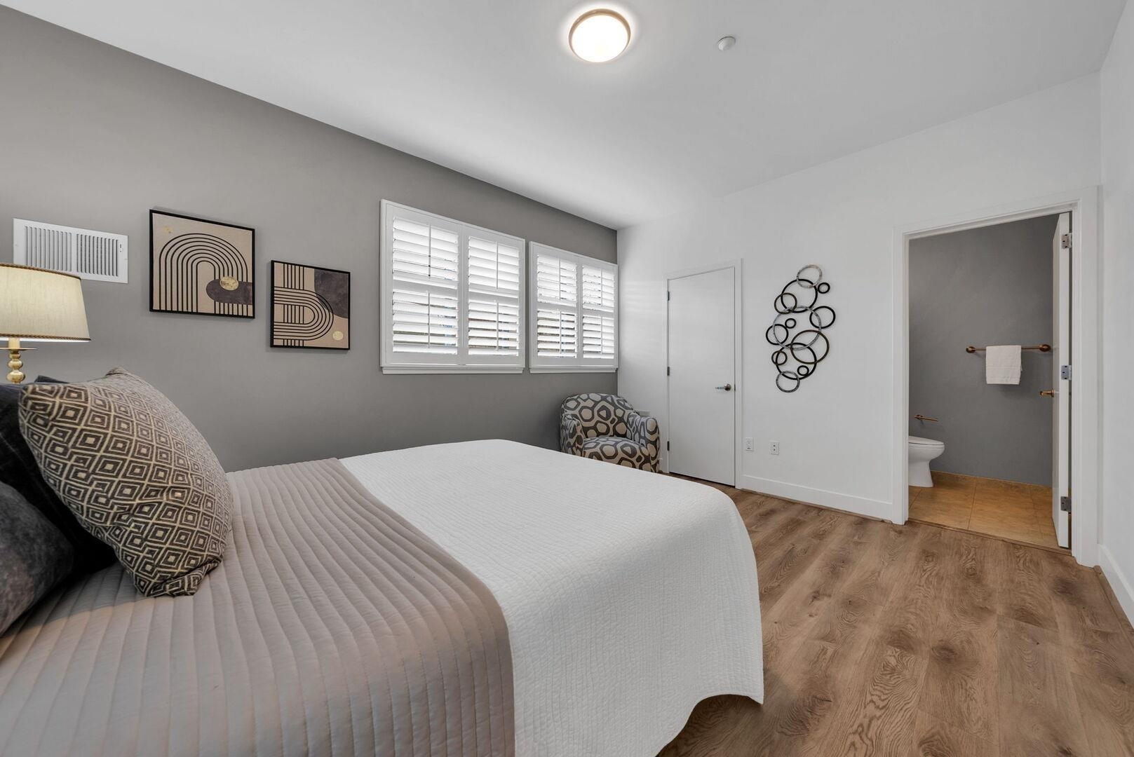 Detail Gallery Image 11 of 18 For 1565 32nd St Apt 2,  Oakland,  CA 94608 - 2 Beds | 2/1 Baths