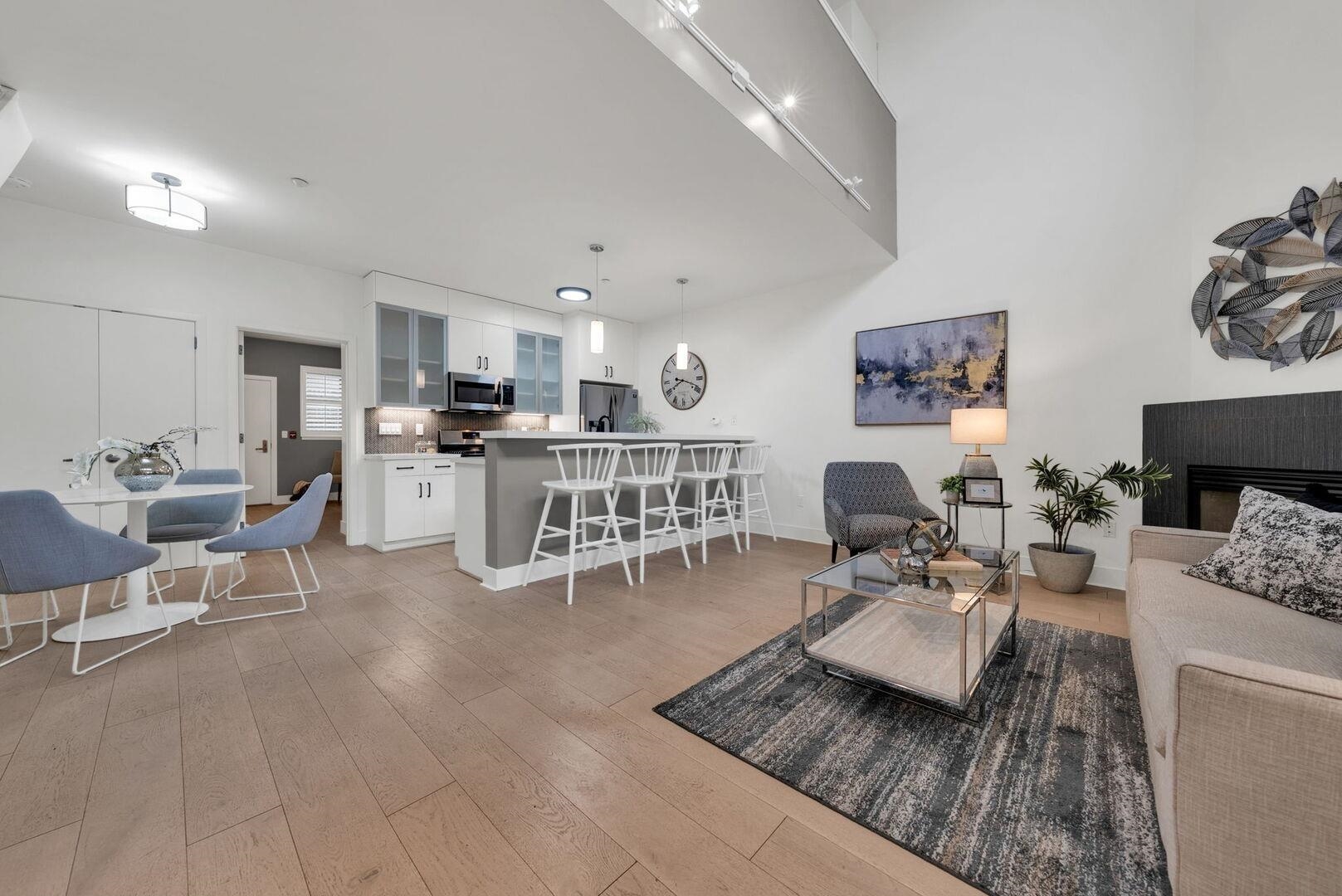 Detail Gallery Image 3 of 18 For 1565 32nd St Apt 2,  Oakland,  CA 94608 - 2 Beds | 2/1 Baths