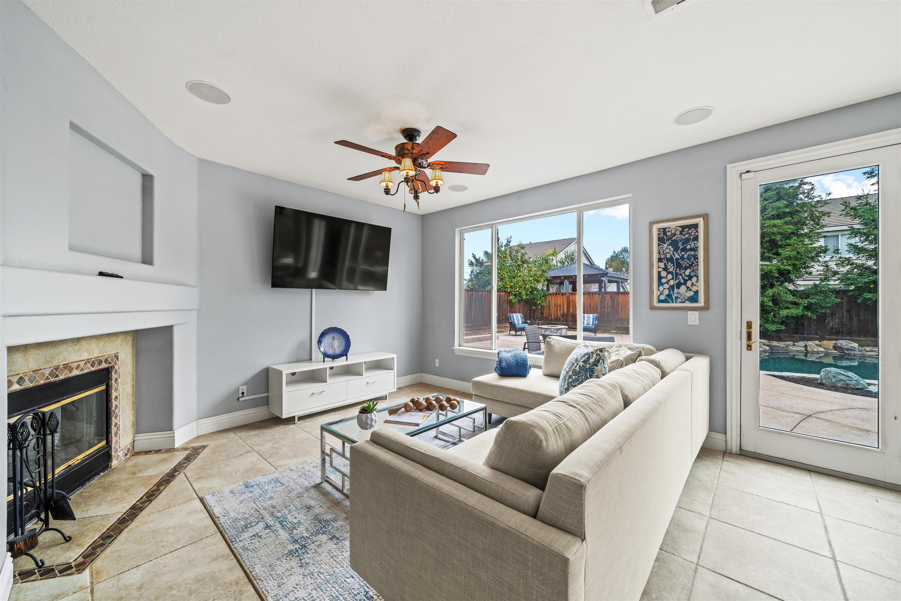 Detail Gallery Image 9 of 39 For 1442 Earl Glen, Brentwood,  CA 94513 - 4 Beds | 2/1 Baths