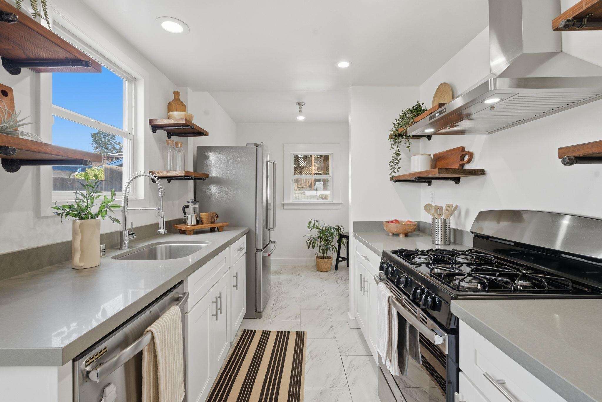 Detail Gallery Image 7 of 46 For 6024 Mauritania Ave, Oakland,  CA 94605 - 3 Beds | 1/1 Baths