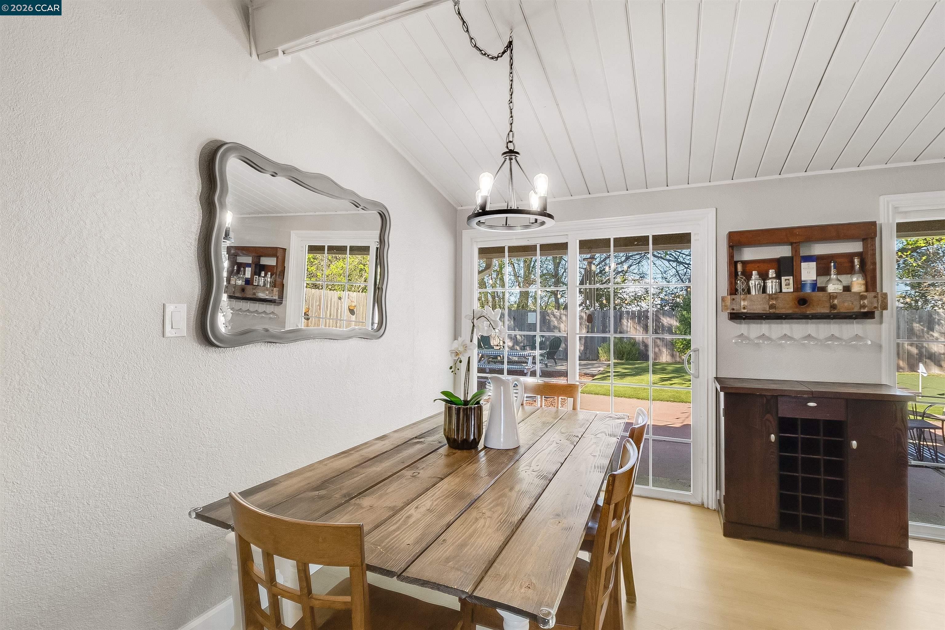 Detail Gallery Image 10 of 38 For 2261 Gehringer Dr, Concord,  CA 94520 - 3 Beds | 2 Baths