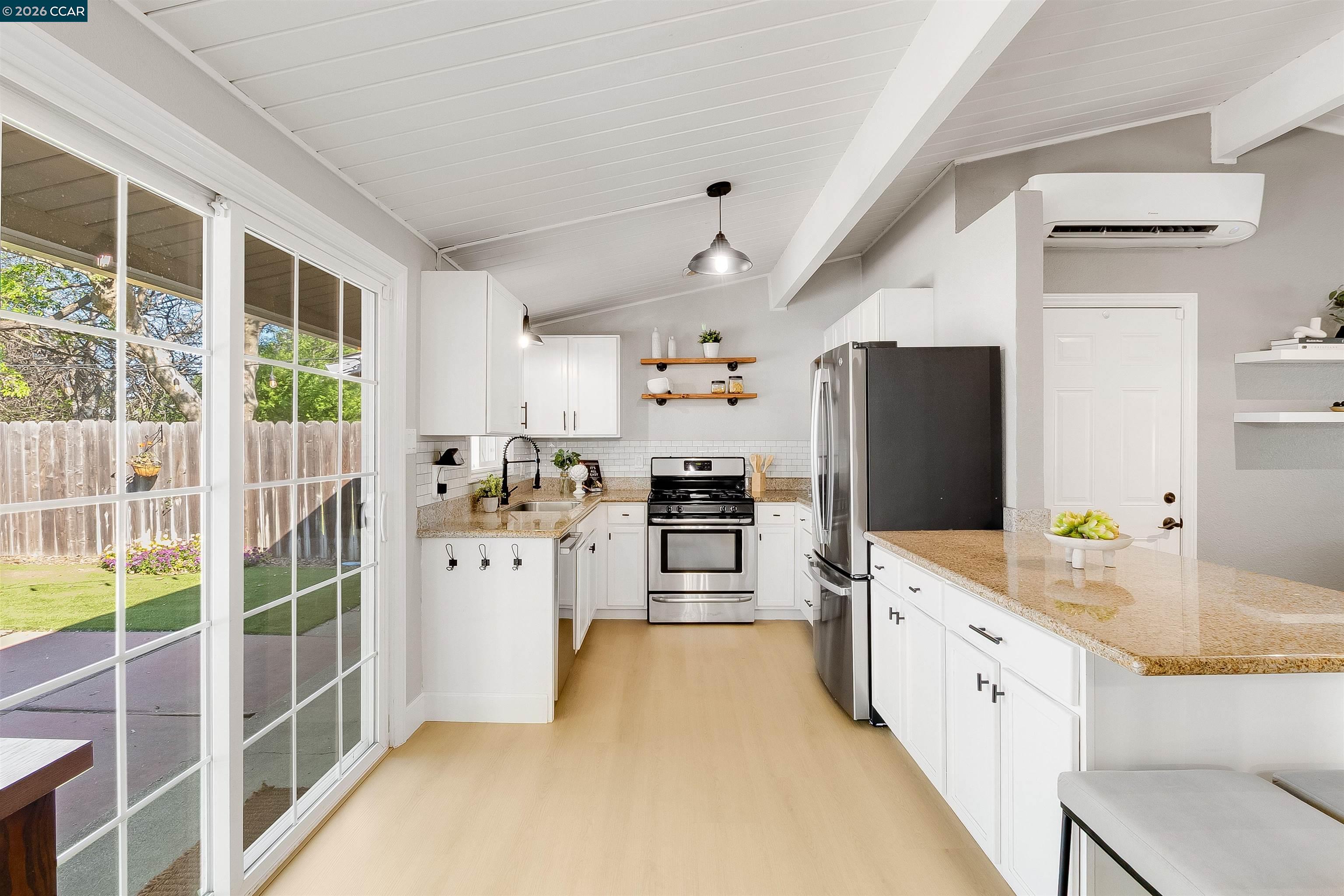 Detail Gallery Image 11 of 38 For 2261 Gehringer Dr, Concord,  CA 94520 - 3 Beds | 2 Baths