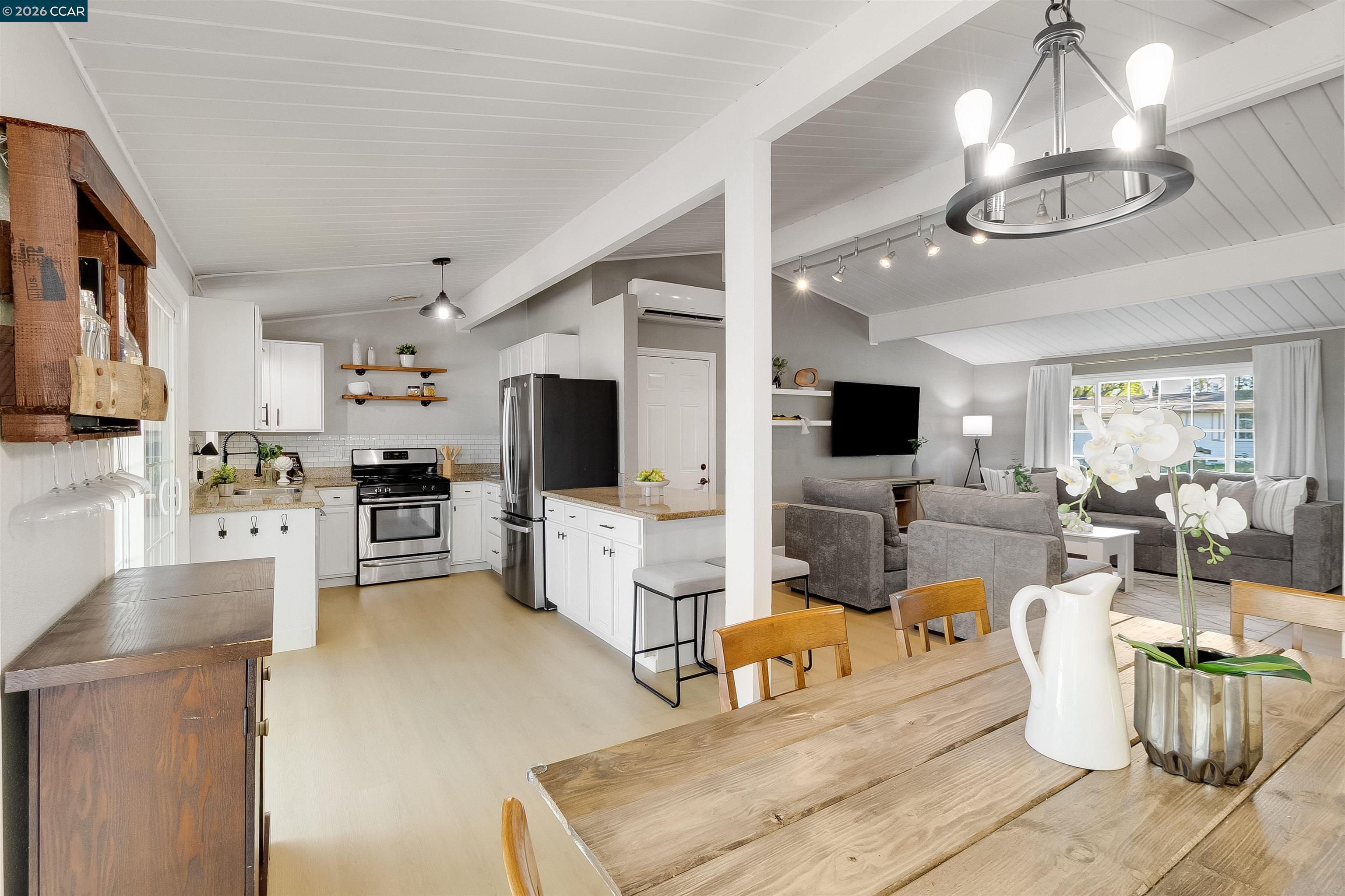 Detail Gallery Image 12 of 38 For 2261 Gehringer Dr, Concord,  CA 94520 - 3 Beds | 2 Baths