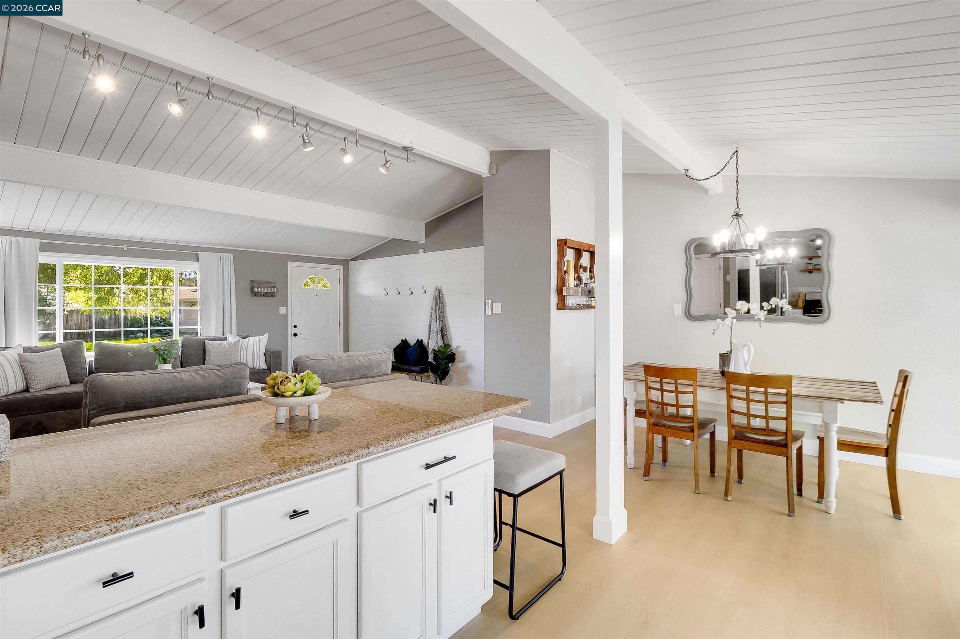 Detail Gallery Image 13 of 38 For 2261 Gehringer Dr, Concord,  CA 94520 - 3 Beds | 2 Baths