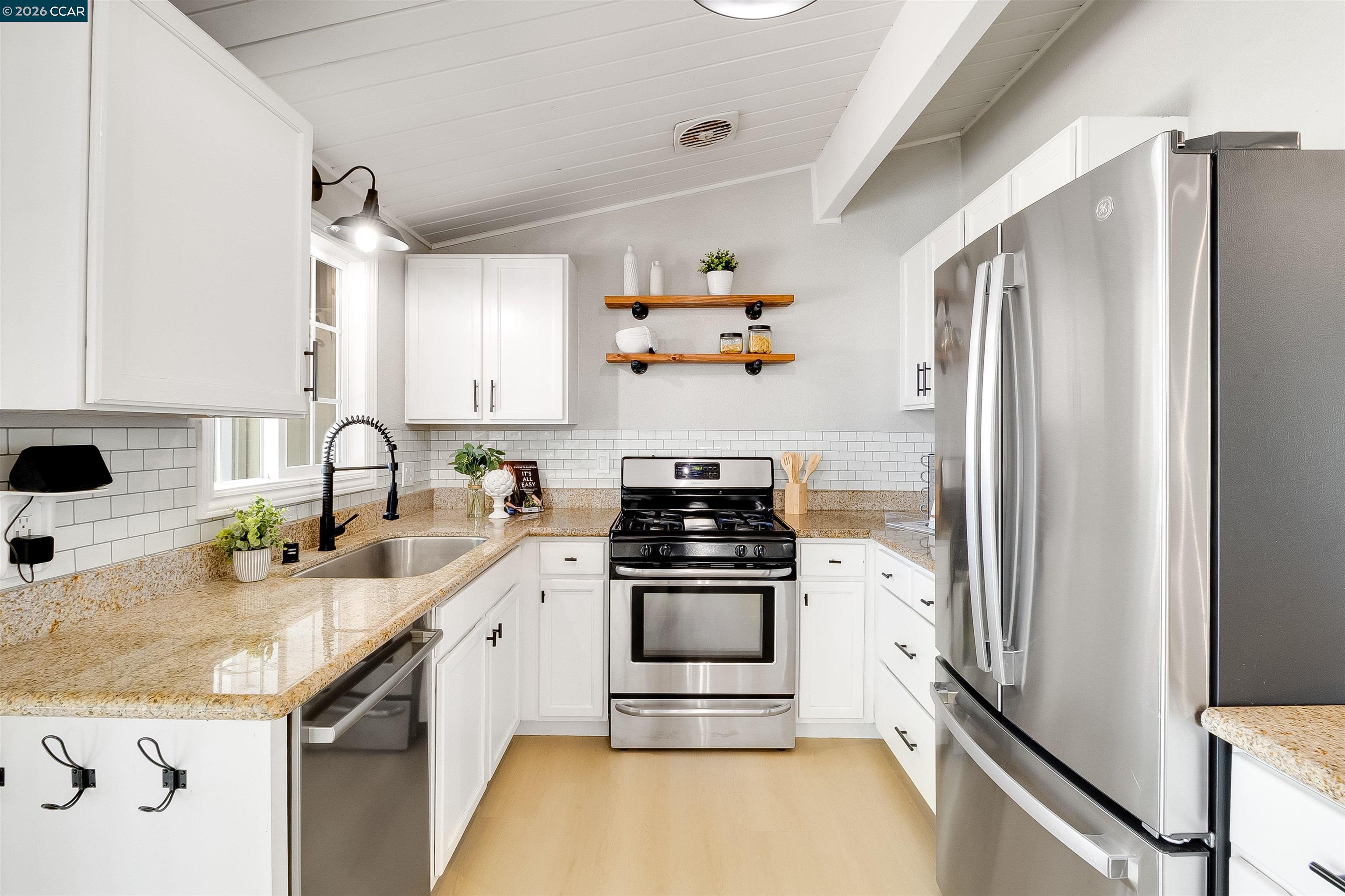 Detail Gallery Image 15 of 38 For 2261 Gehringer Dr, Concord,  CA 94520 - 3 Beds | 2 Baths