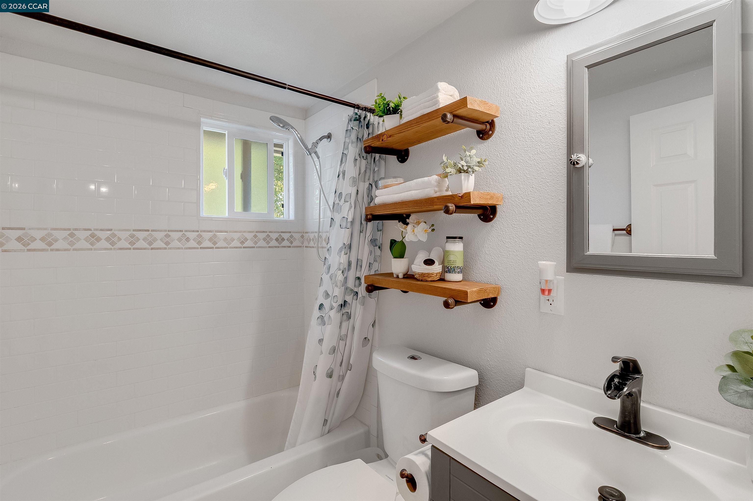 Detail Gallery Image 19 of 38 For 2261 Gehringer Dr, Concord,  CA 94520 - 3 Beds | 2 Baths