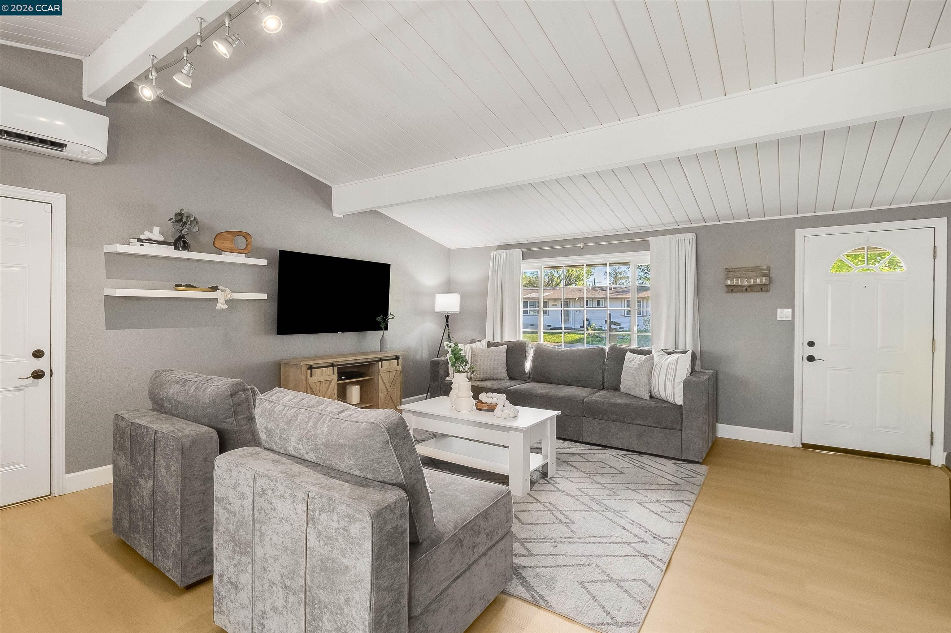 Detail Gallery Image 4 of 38 For 2261 Gehringer Dr, Concord,  CA 94520 - 3 Beds | 2 Baths