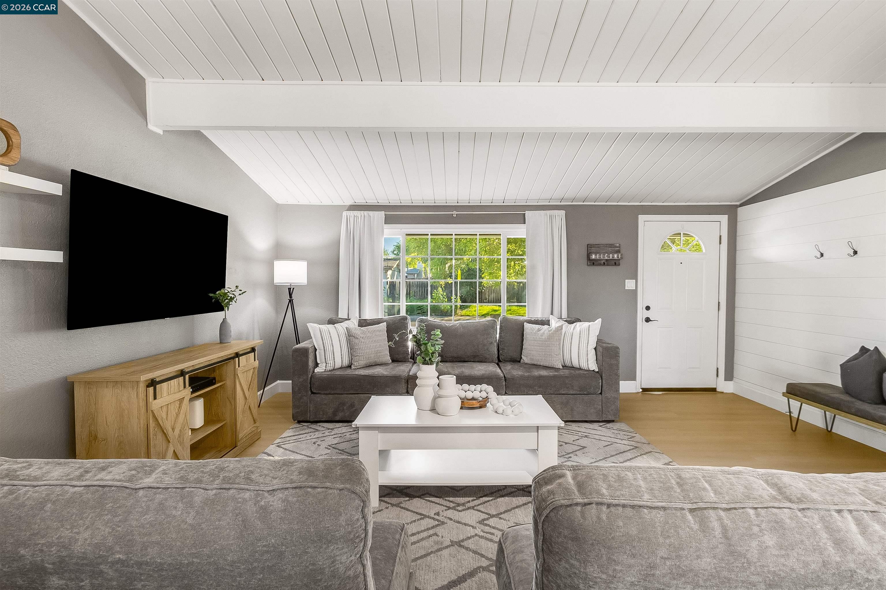 Detail Gallery Image 5 of 38 For 2261 Gehringer Dr, Concord,  CA 94520 - 3 Beds | 2 Baths