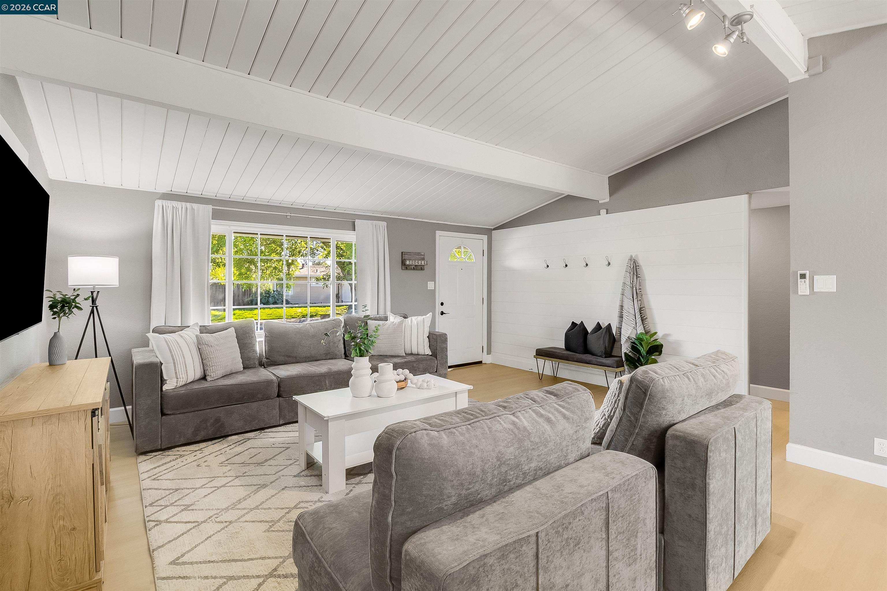 Detail Gallery Image 6 of 38 For 2261 Gehringer Dr, Concord,  CA 94520 - 3 Beds | 2 Baths