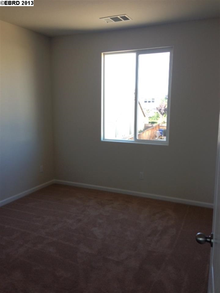 Detail Gallery Image 12 of 15 For 494 Shannon Way, Oakley,  CA 94561-1894 - 5 Beds | 3 Baths