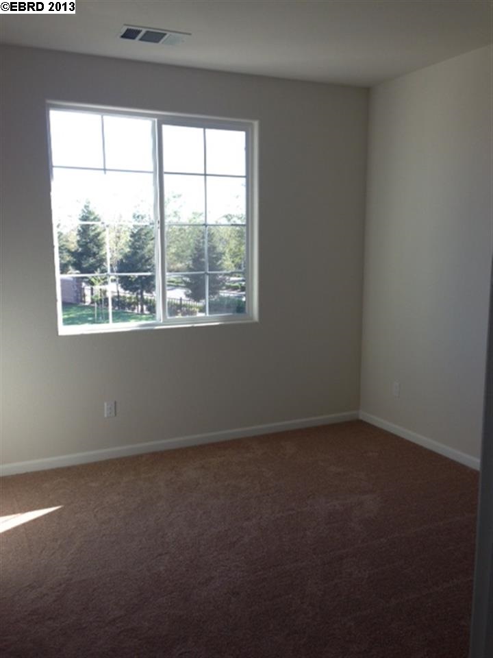 Detail Gallery Image 9 of 15 For 494 Shannon Way, Oakley,  CA 94561-1894 - 5 Beds | 3 Baths