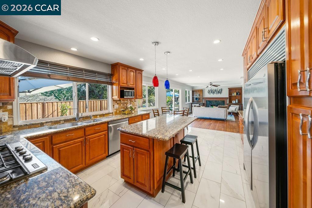 Detail Gallery Image 13 of 60 For 510 Mt Davidson Court, Clayton,  CA 94517 - 5 Beds | 4 Baths