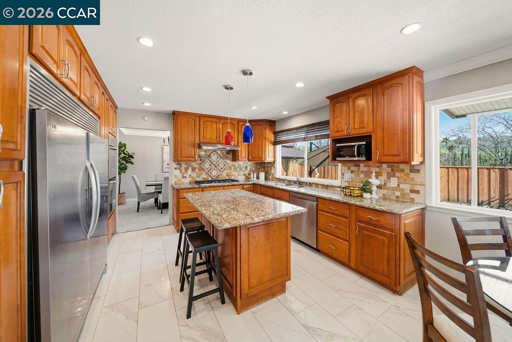 Detail Gallery Image 8 of 60 For 510 Mt Davidson Court, Clayton,  CA 94517 - 5 Beds | 4 Baths