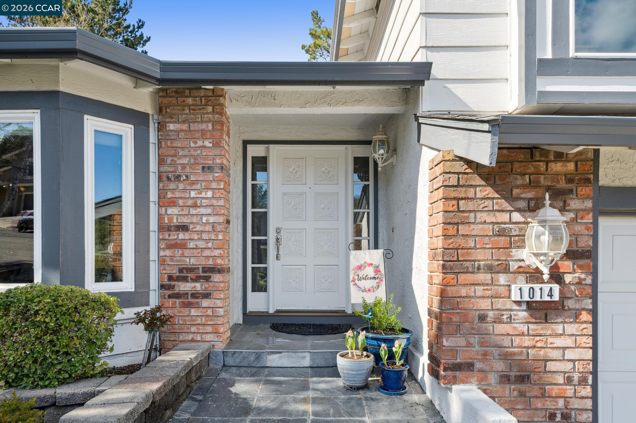 Detail Gallery Image 2 of 35 For 1014 Veterans Ct, Martinez,  CA 94553 - 3 Beds | 2/1 Baths