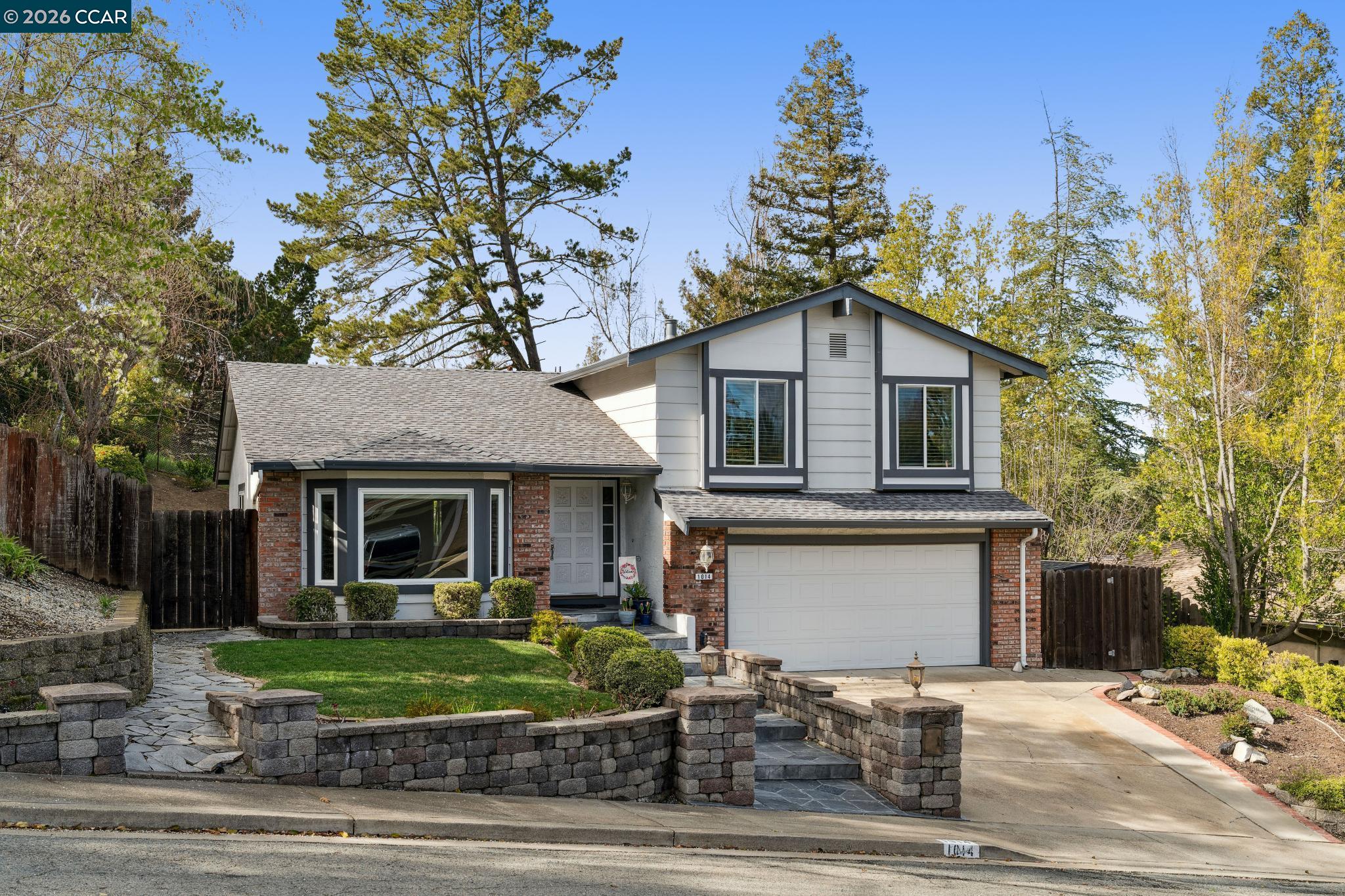 Detail Gallery Image 2 of 35 For 1014 Veterans Ct, Martinez,  CA 94553 - 3 Beds | 2/1 Baths