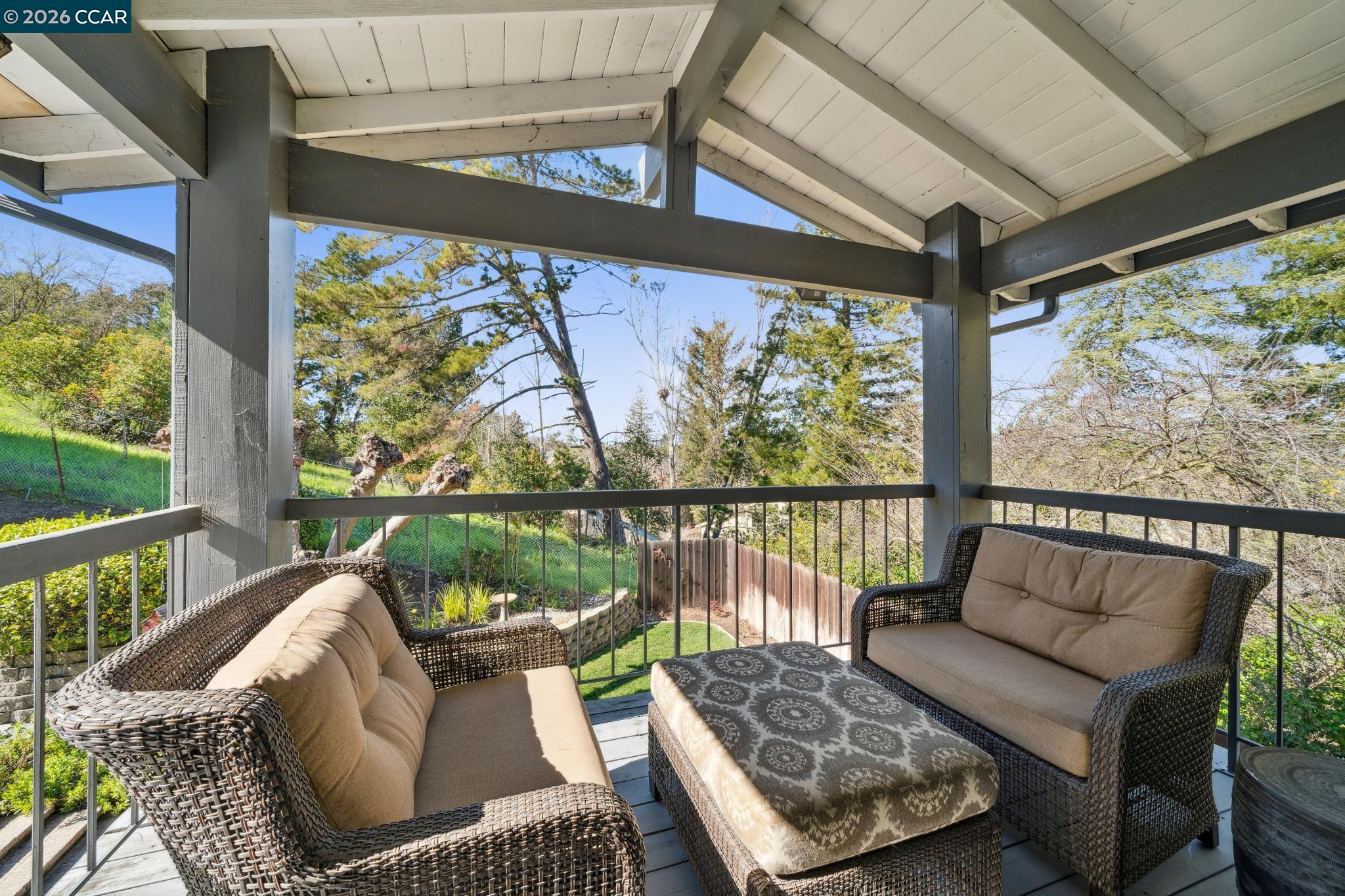 Detail Gallery Image 17 of 35 For 1014 Veterans Ct, Martinez,  CA 94553 - 3 Beds | 2/1 Baths