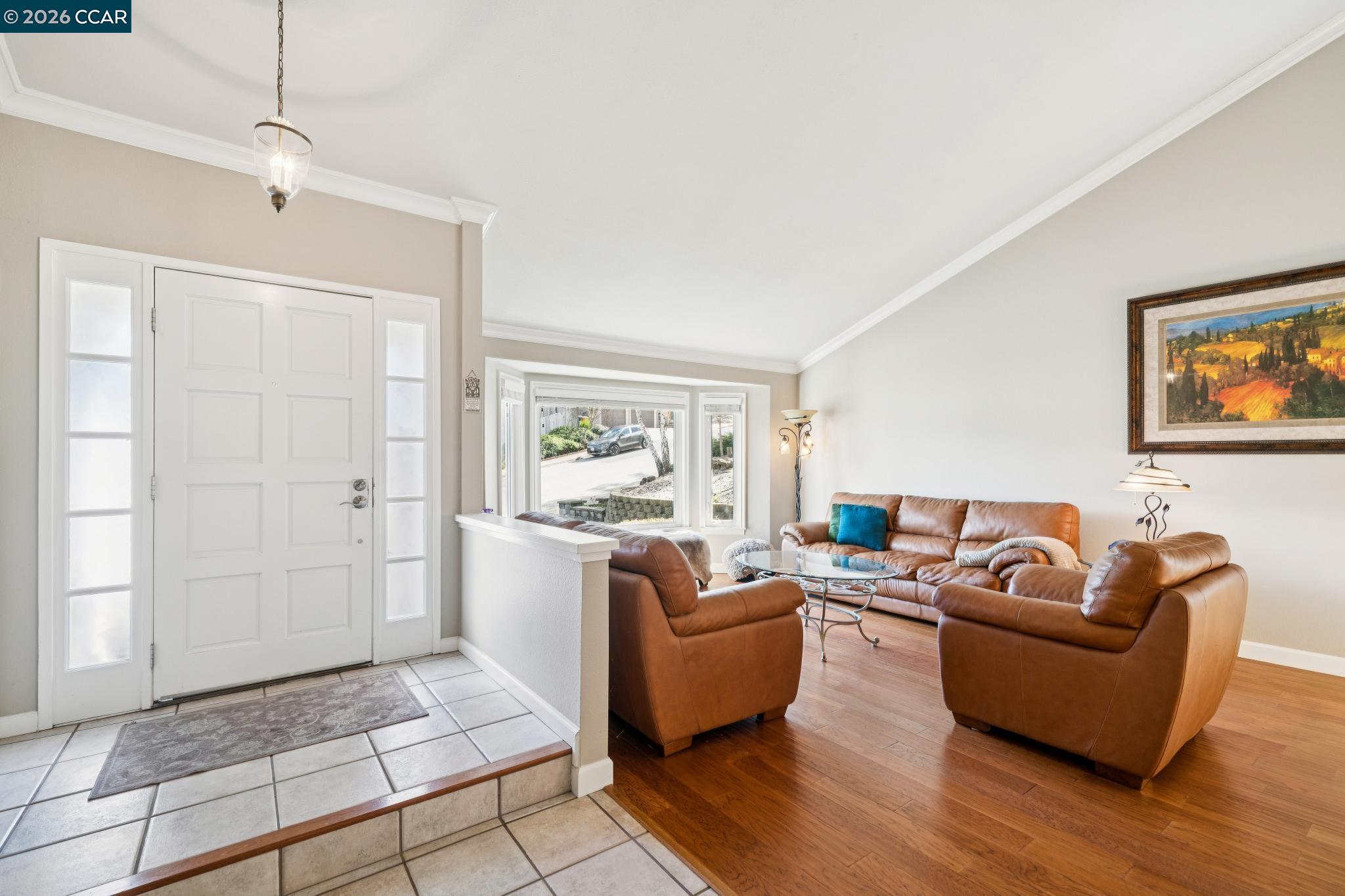 Detail Gallery Image 4 of 35 For 1014 Veterans Ct, Martinez,  CA 94553 - 3 Beds | 2/1 Baths