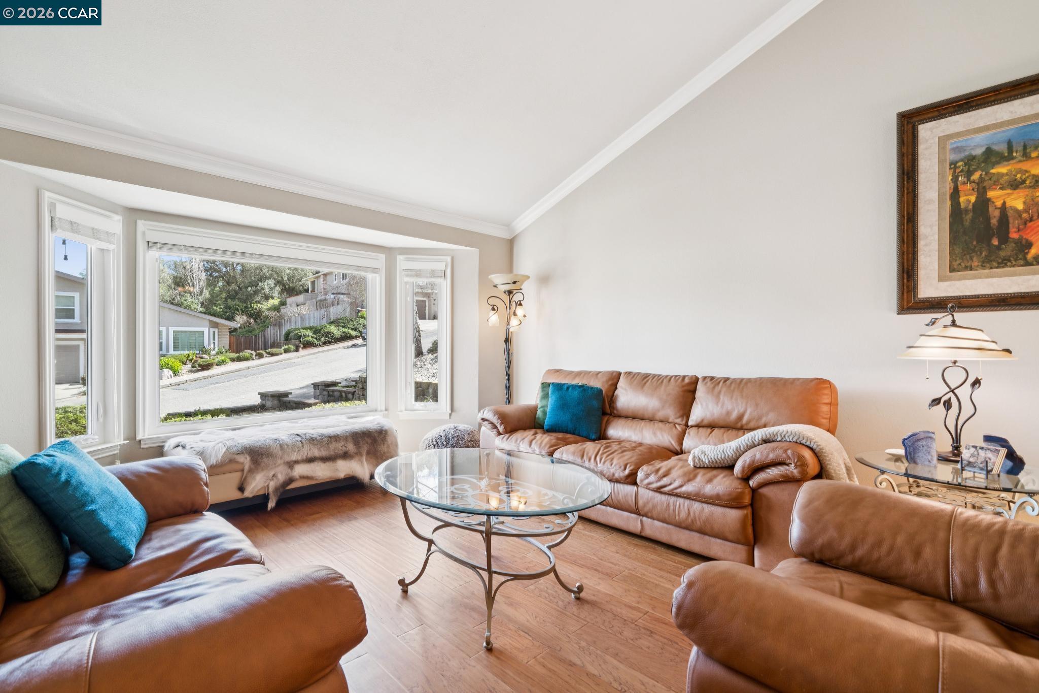 Detail Gallery Image 4 of 35 For 1014 Veterans Ct, Martinez,  CA 94553 - 3 Beds | 2/1 Baths