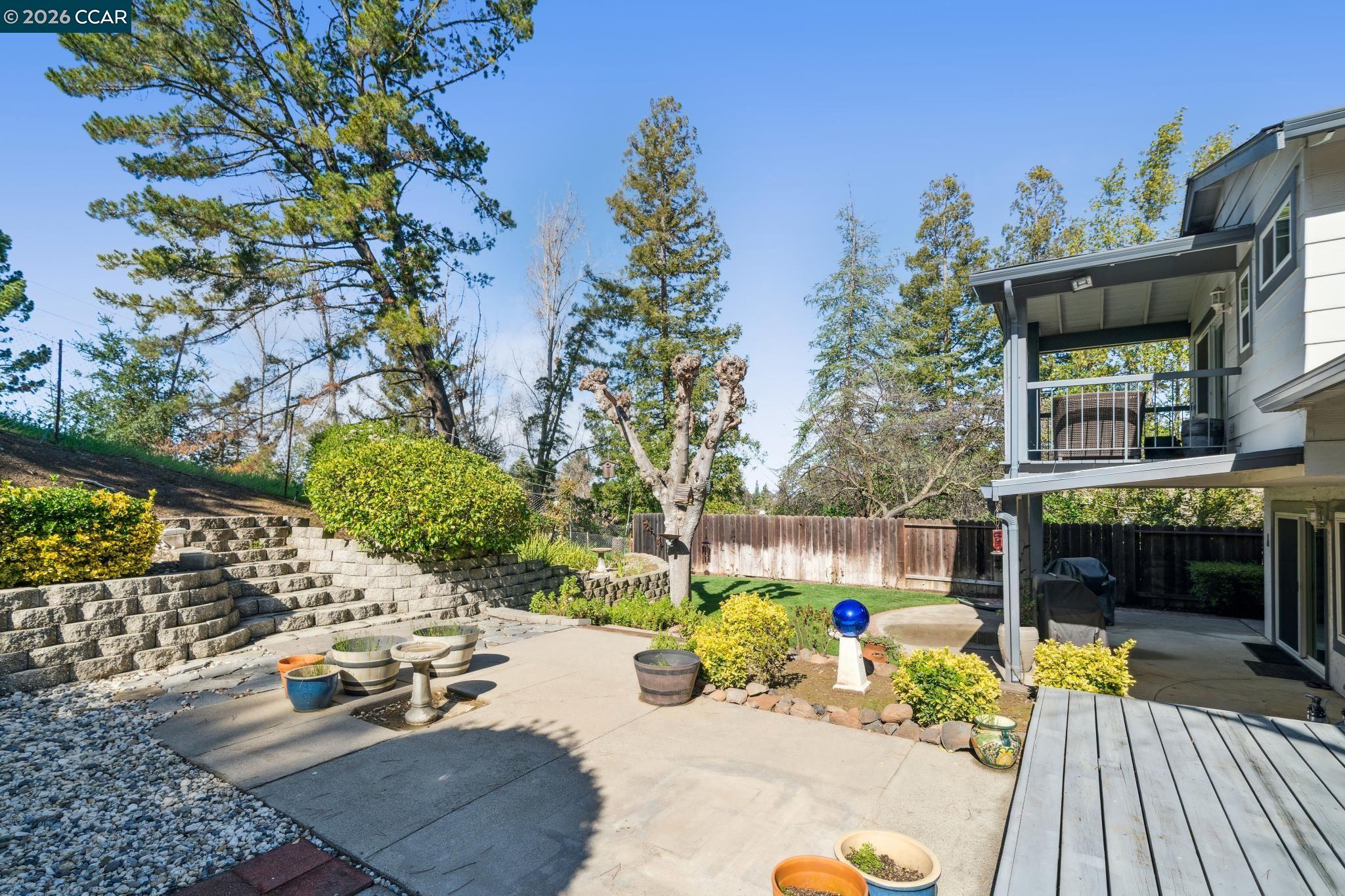 Detail Gallery Image 34 of 35 For 1014 Veterans Ct, Martinez,  CA 94553 - 3 Beds | 2/1 Baths