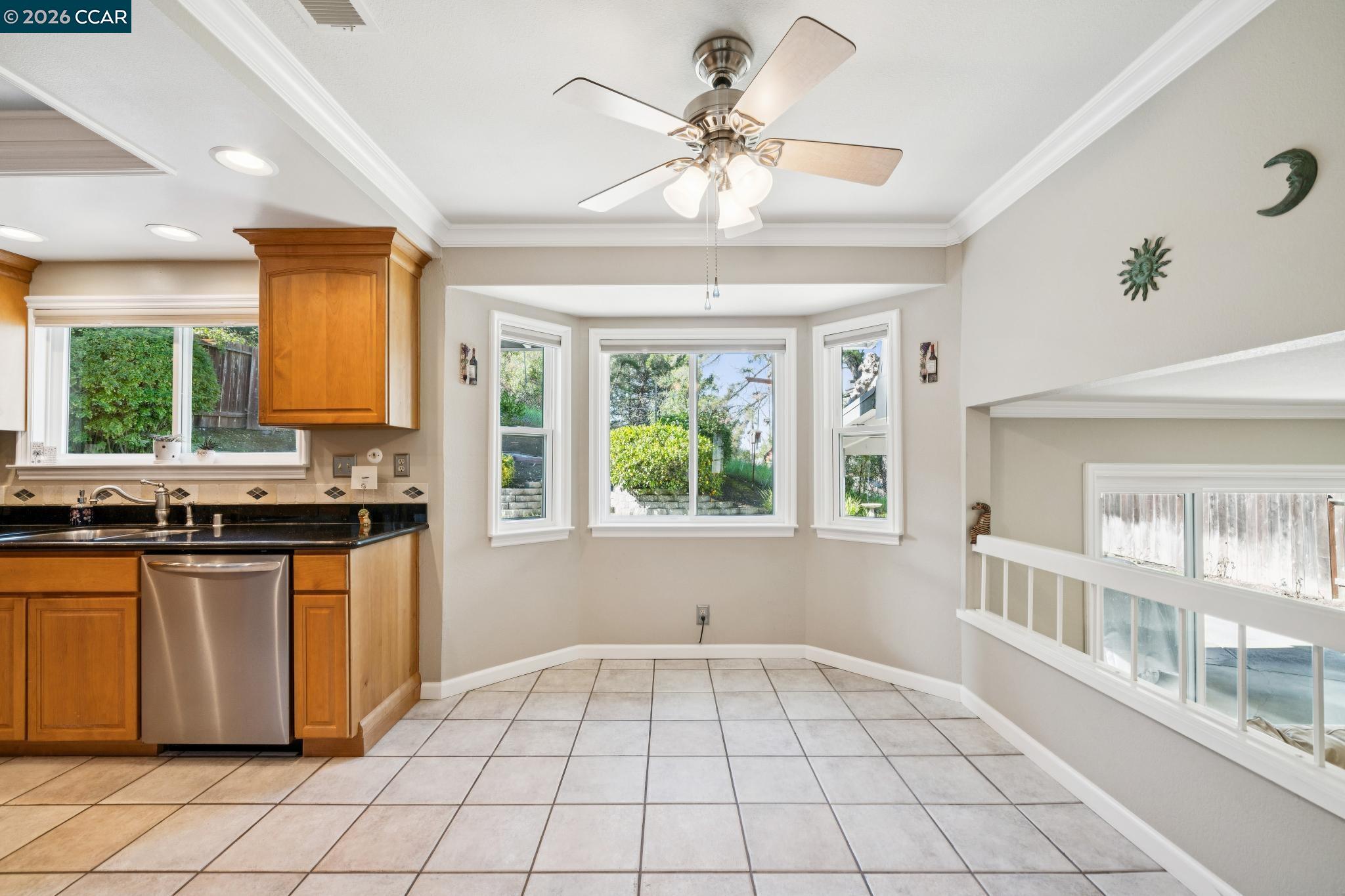 Detail Gallery Image 10 of 35 For 1014 Veterans Ct, Martinez,  CA 94553 - 3 Beds | 2/1 Baths